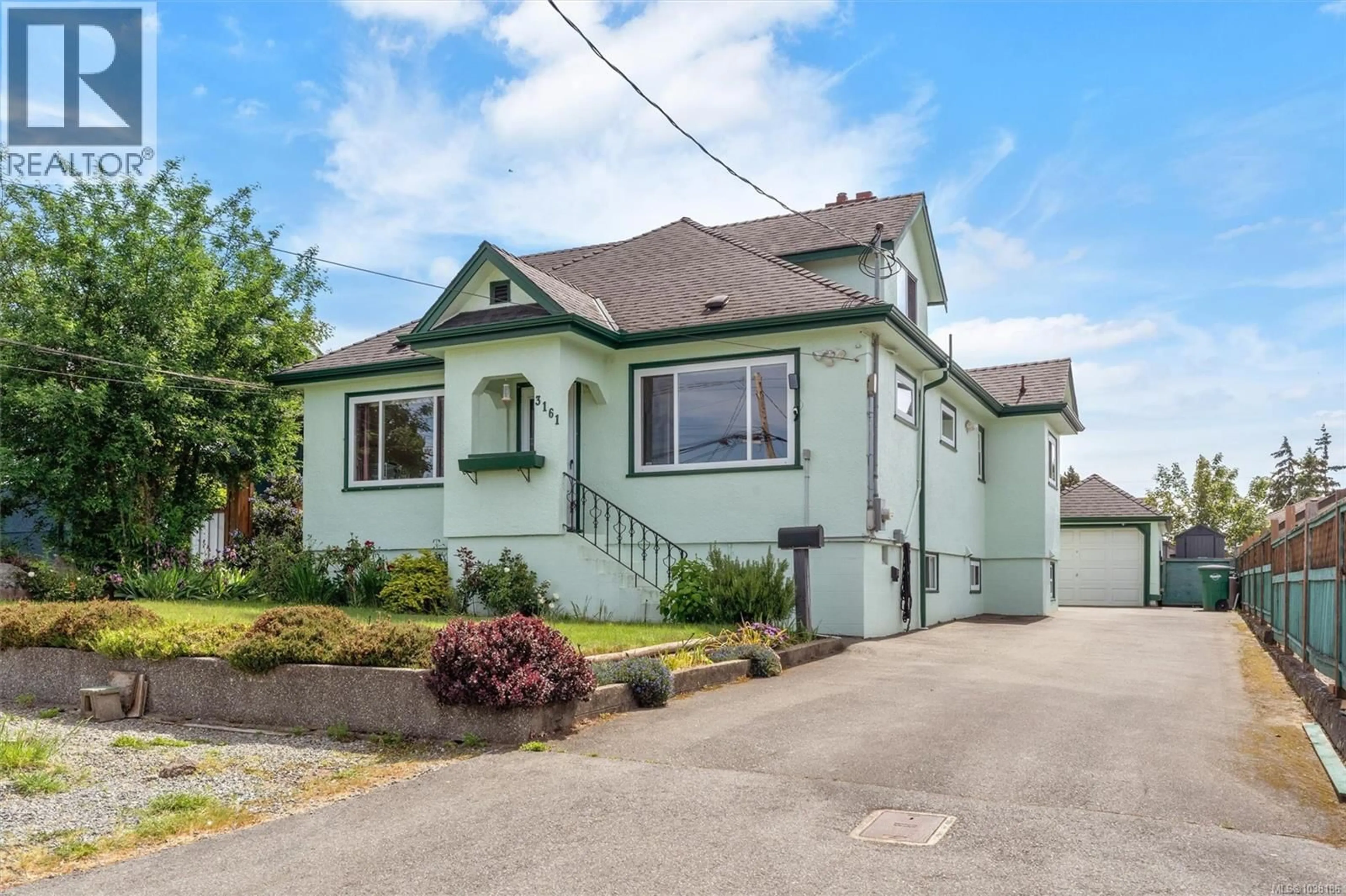 Home with vinyl exterior material, street for 3161 DONALD STREET, Saanich British Columbia V8V3P7