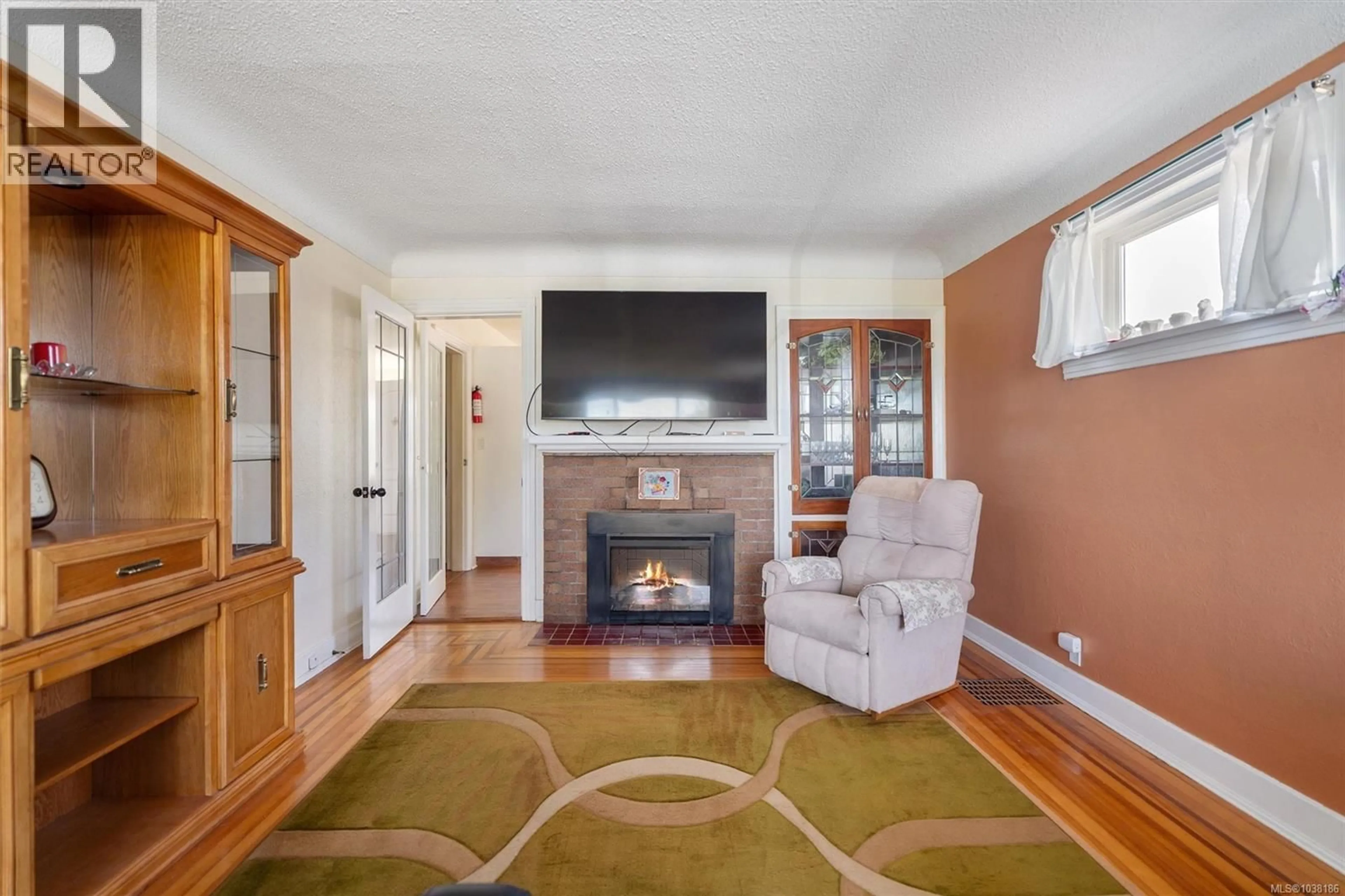 Living room with furniture, unknown for 3161 DONALD STREET, Saanich British Columbia V8V3P7