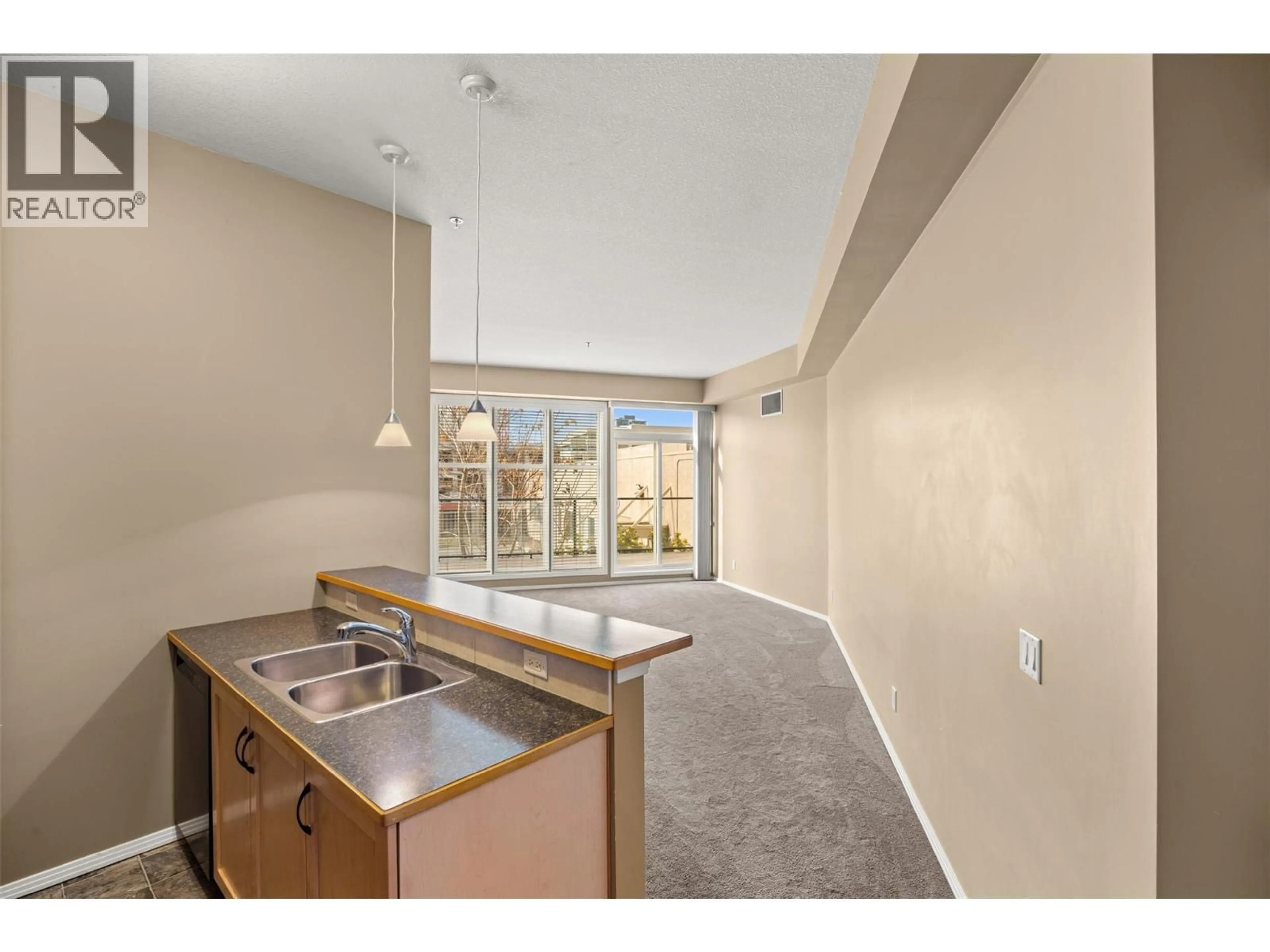 Unknown for 111 - 1327 ST.PAUL STREET, Kelowna British Columbia V1Y2E2