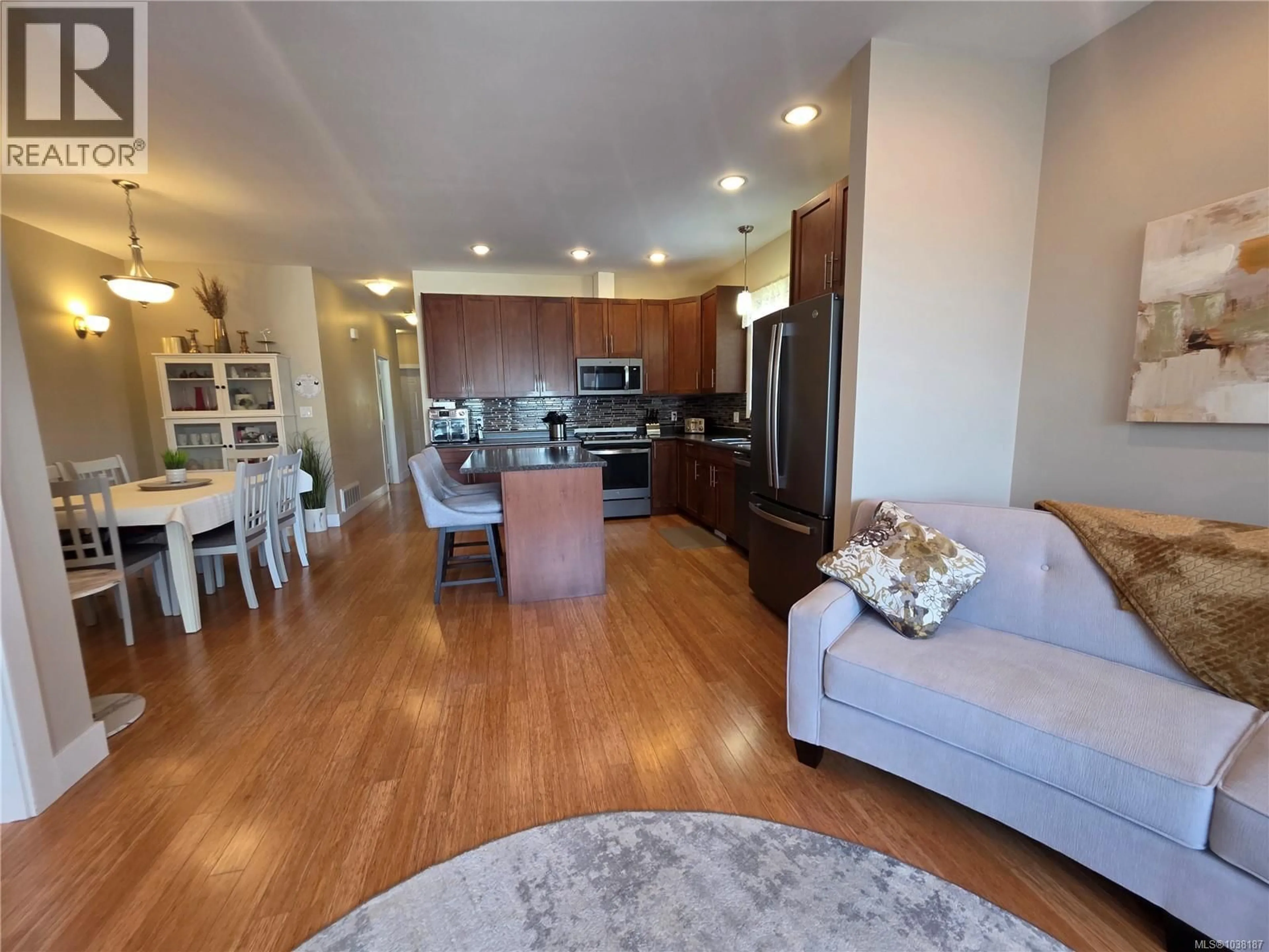 Living room with furniture, wood/laminate floor for 1 - 3908 MARPOLE STREET, Port Alberni British Columbia V9Y6E2