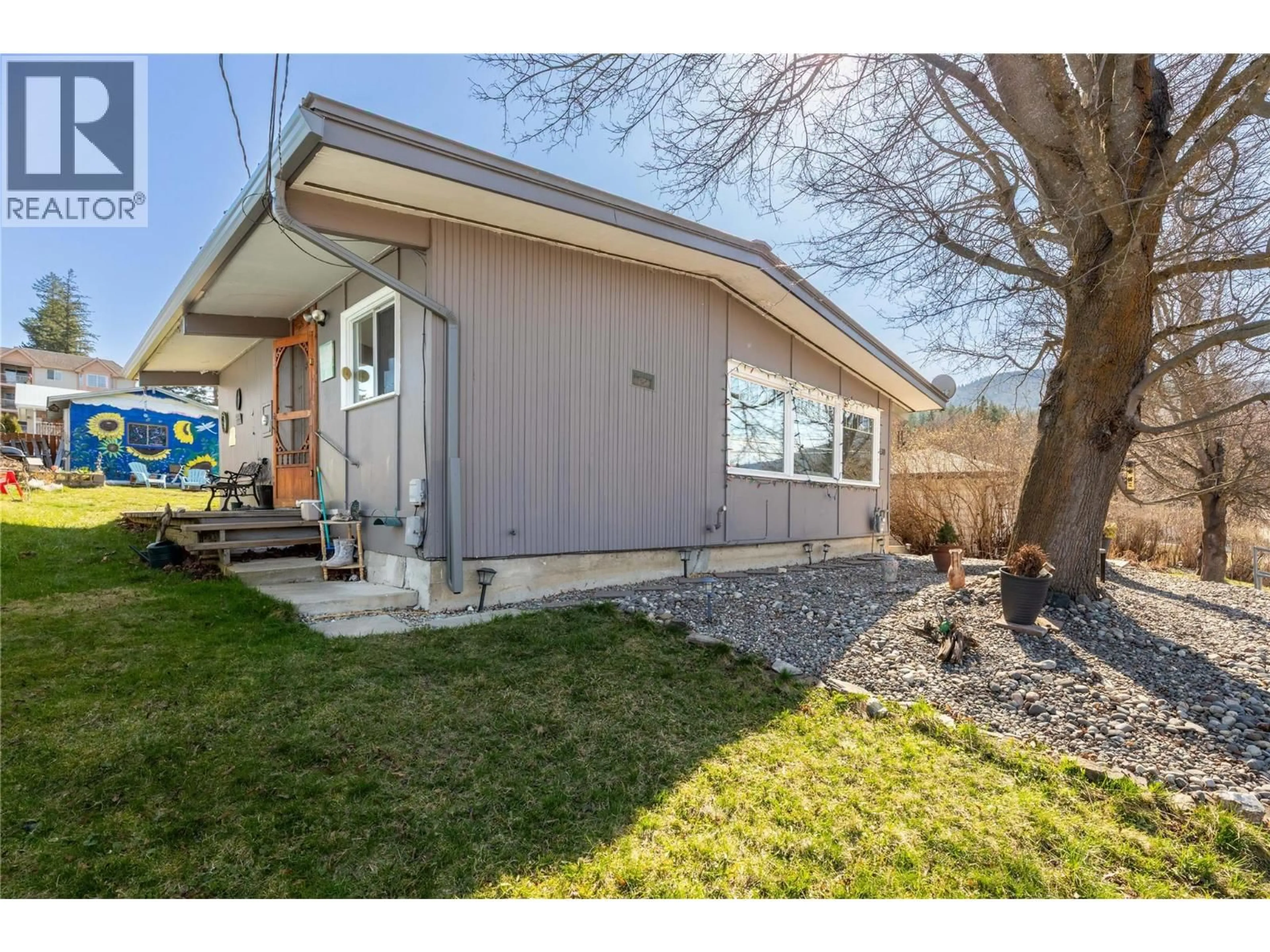 Home with vinyl exterior material, street for 330 6 STREET, Salmon Arm British Columbia V1E4E8