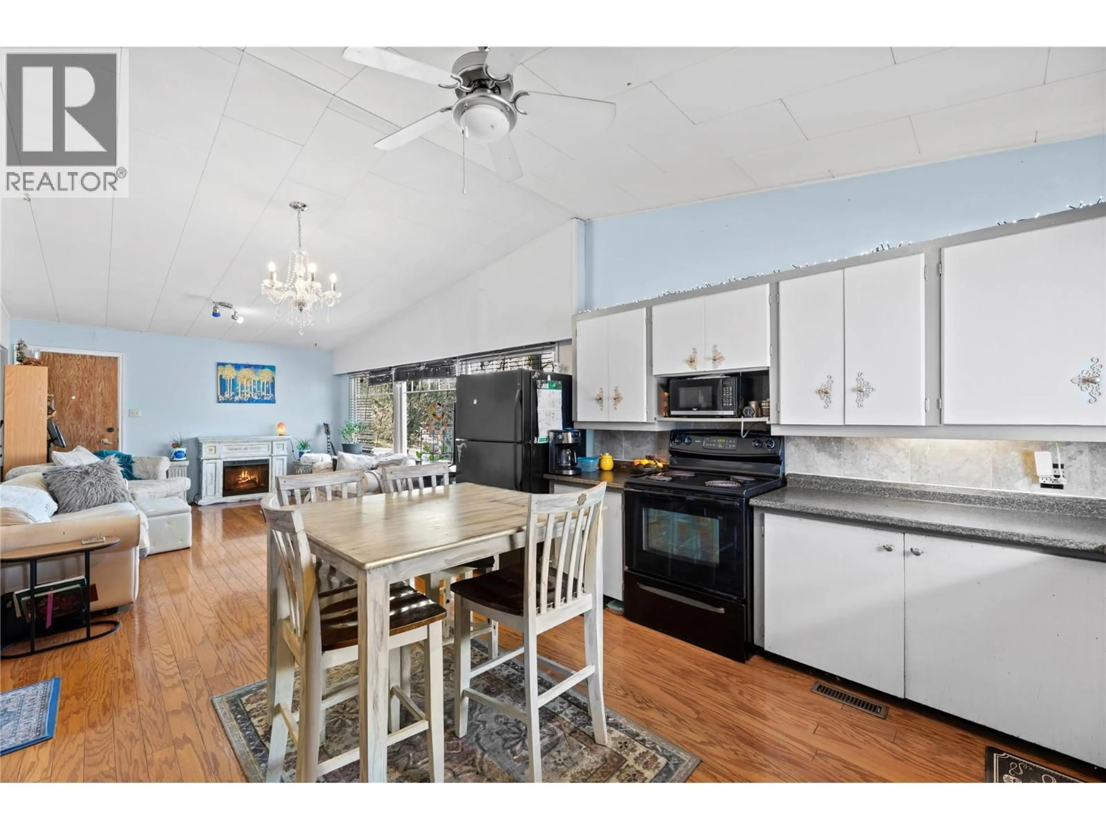 Open concept kitchen, unknown for 330 6 STREET, Salmon Arm British Columbia V1E4E8