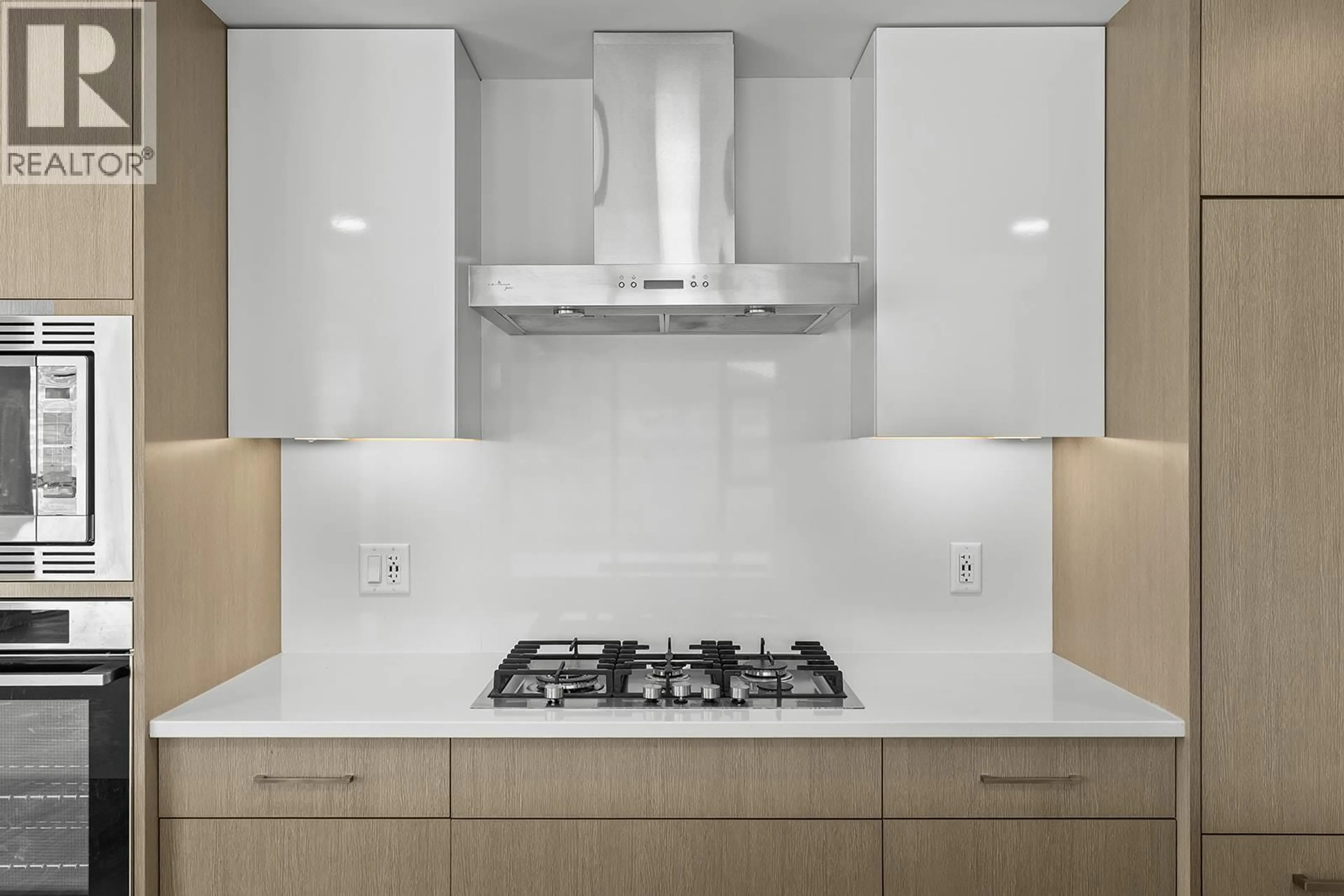 Contemporary kitchen, ceramic/tile floor for 1909 - 1588 ELLIS STREET, Kelowna British Columbia V1Y8L1