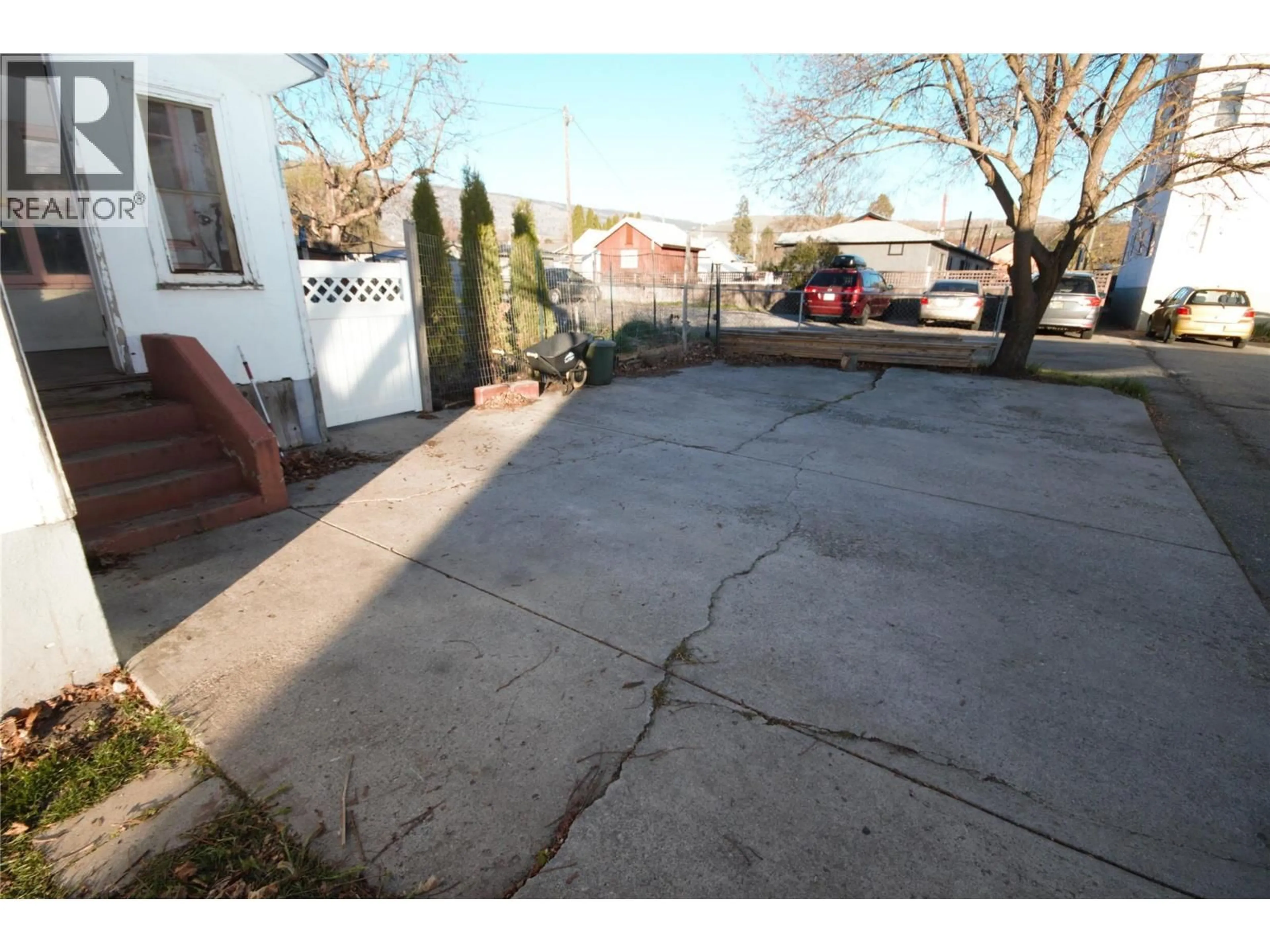 Parking for 6449 PARK DRIVE, Oliver British Columbia V0H1T3