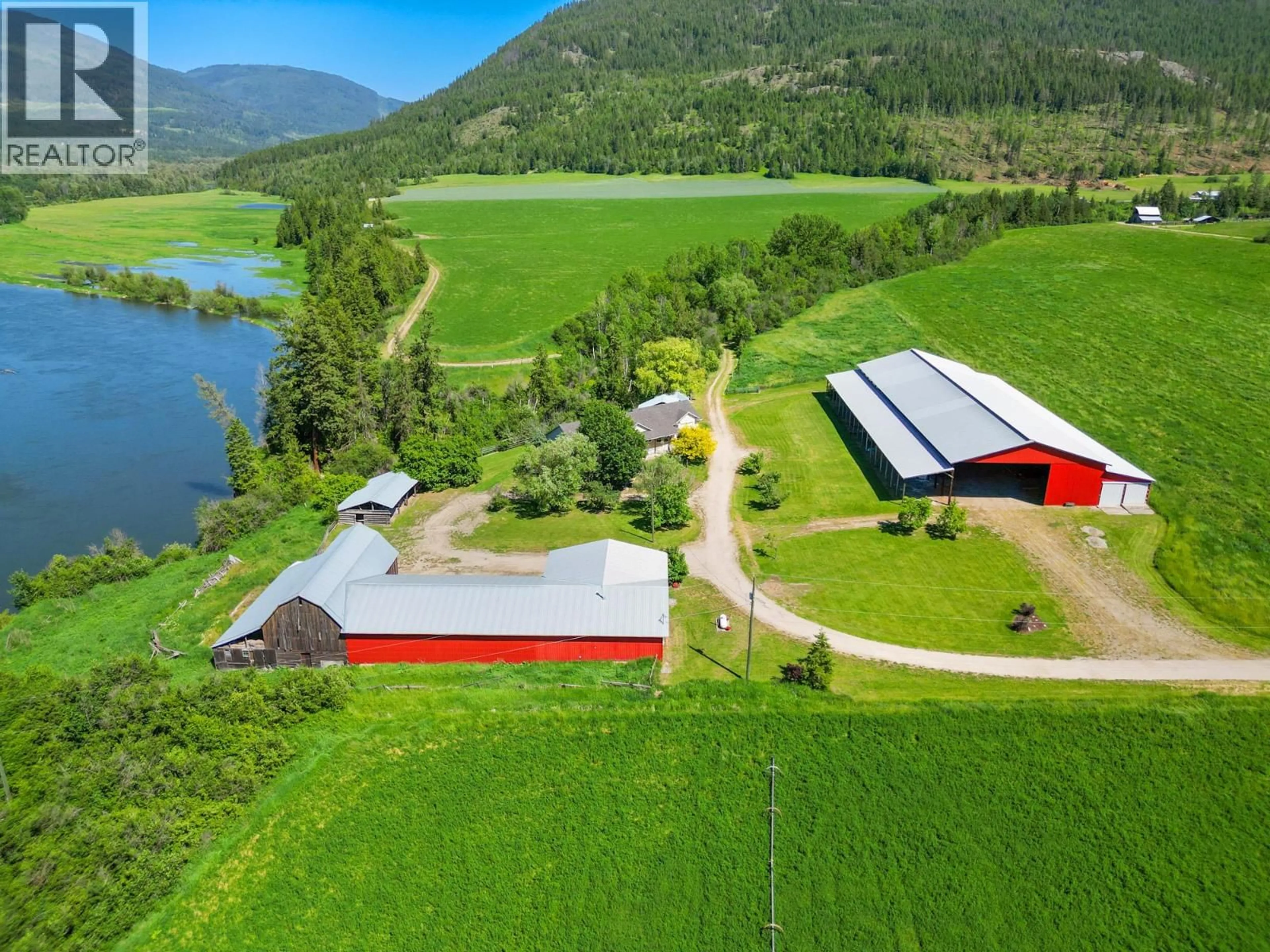 A pic from outside/outdoor area/front of a property/back of a property/a pic from drone, water/lake/river/ocean view for 850 FORTUNE ROAD, Spallumcheen British Columbia V0E1V0