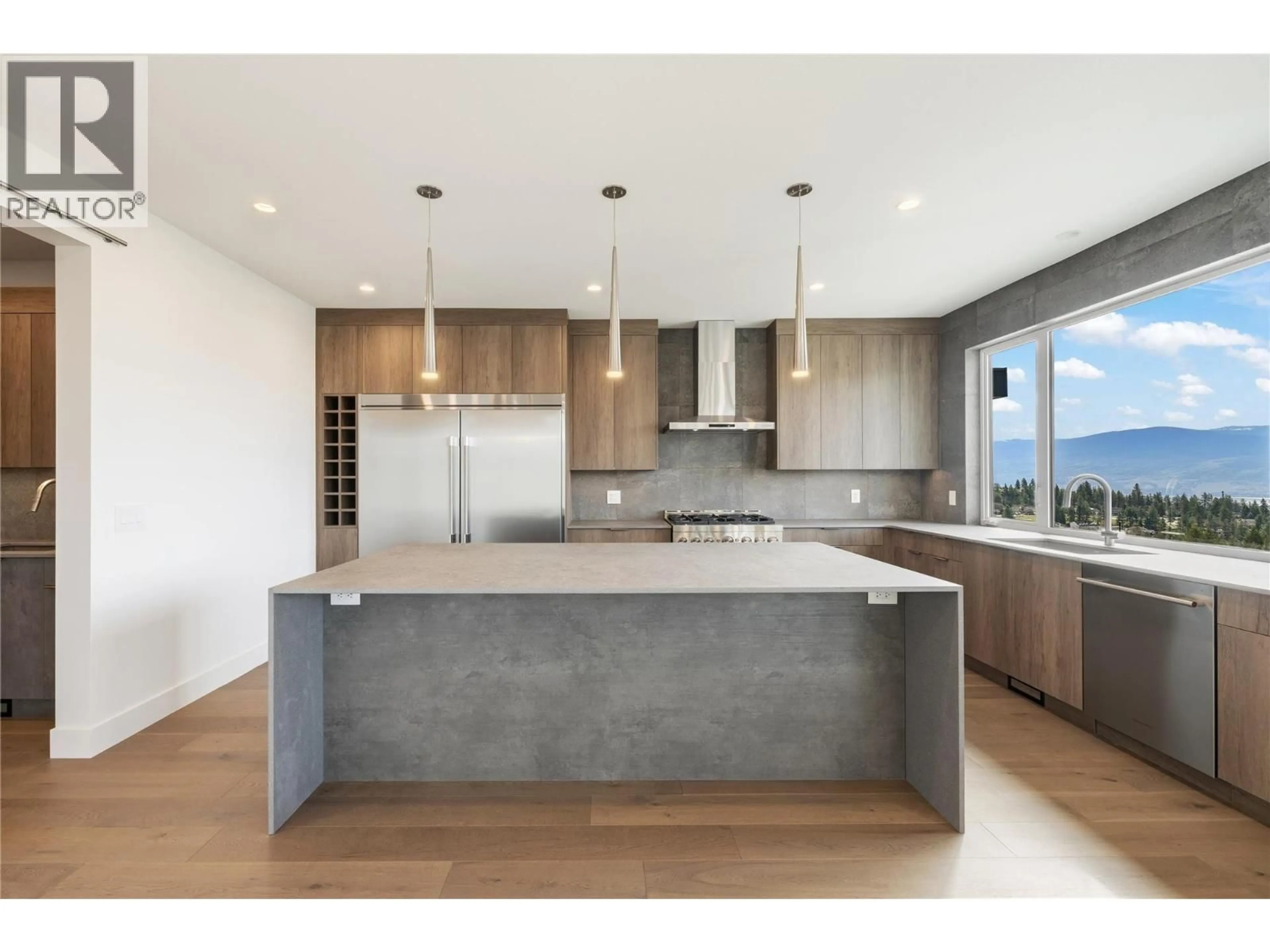 Contemporary kitchen, unknown for 2527 PINNACLE RIDGE DRIVE, West Kelowna British Columbia V4T0G4