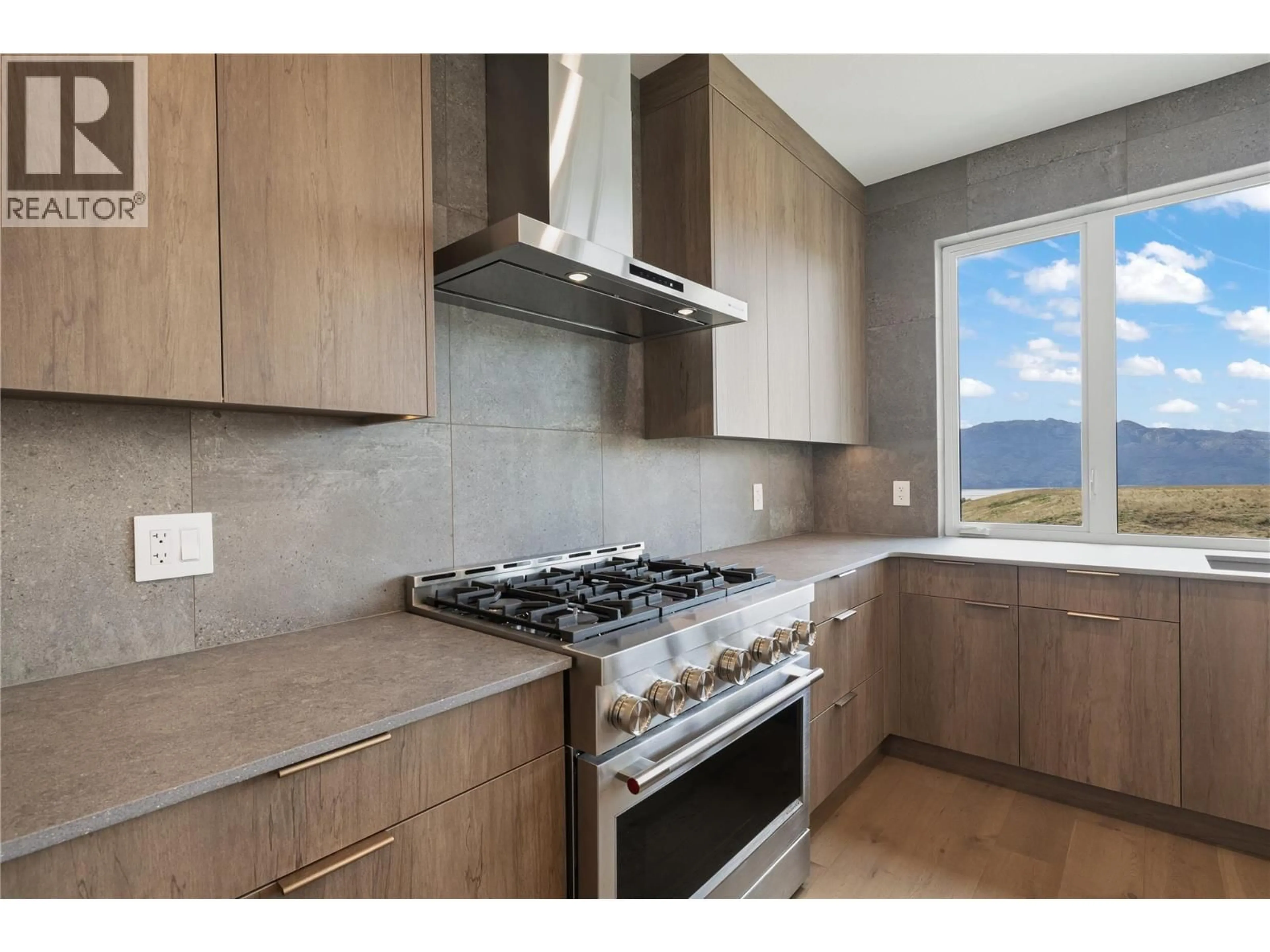 Standard kitchen, unknown for 2527 PINNACLE RIDGE DRIVE, West Kelowna British Columbia V4T0G4