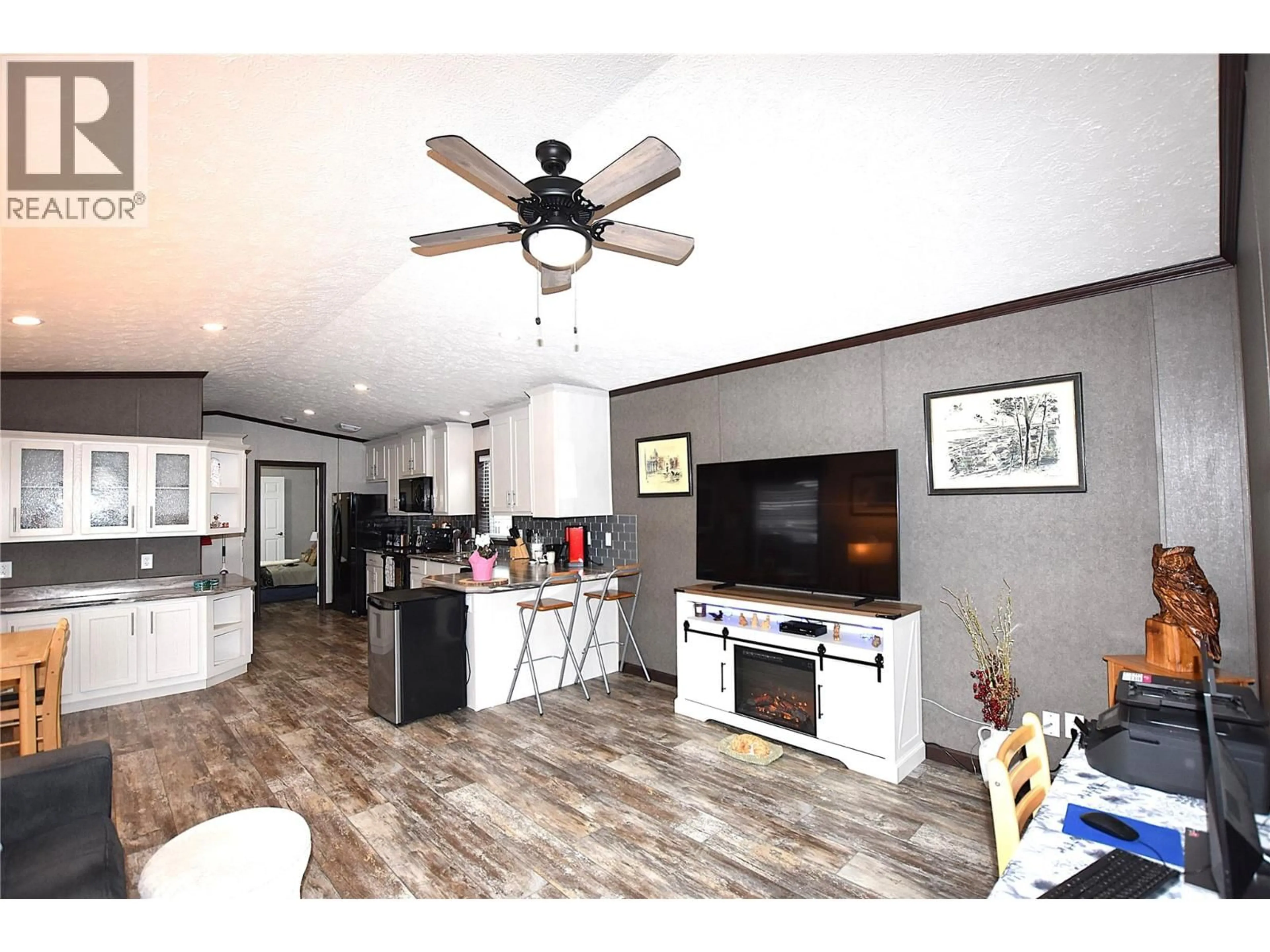 Open concept kitchen, wood/laminate floor for 8 - 61 ANTOINE ROAD, Vernon British Columbia V1H2A3