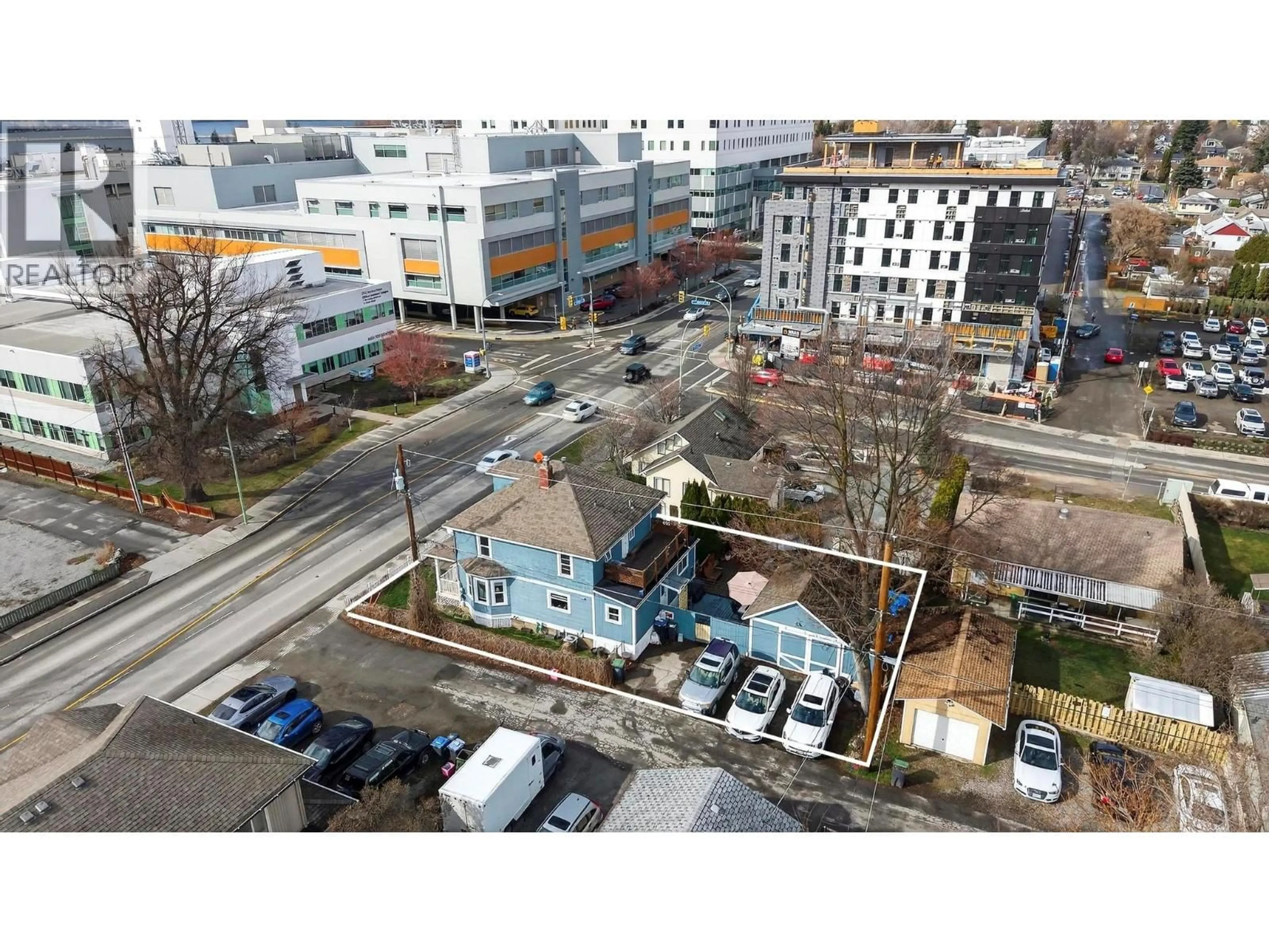 A pic from outside/outdoor area/front of a property/back of a property/a pic from drone, city buildings view from balcony for 2319 PANDOSY STREET, Kelowna British Columbia V1Y1T4