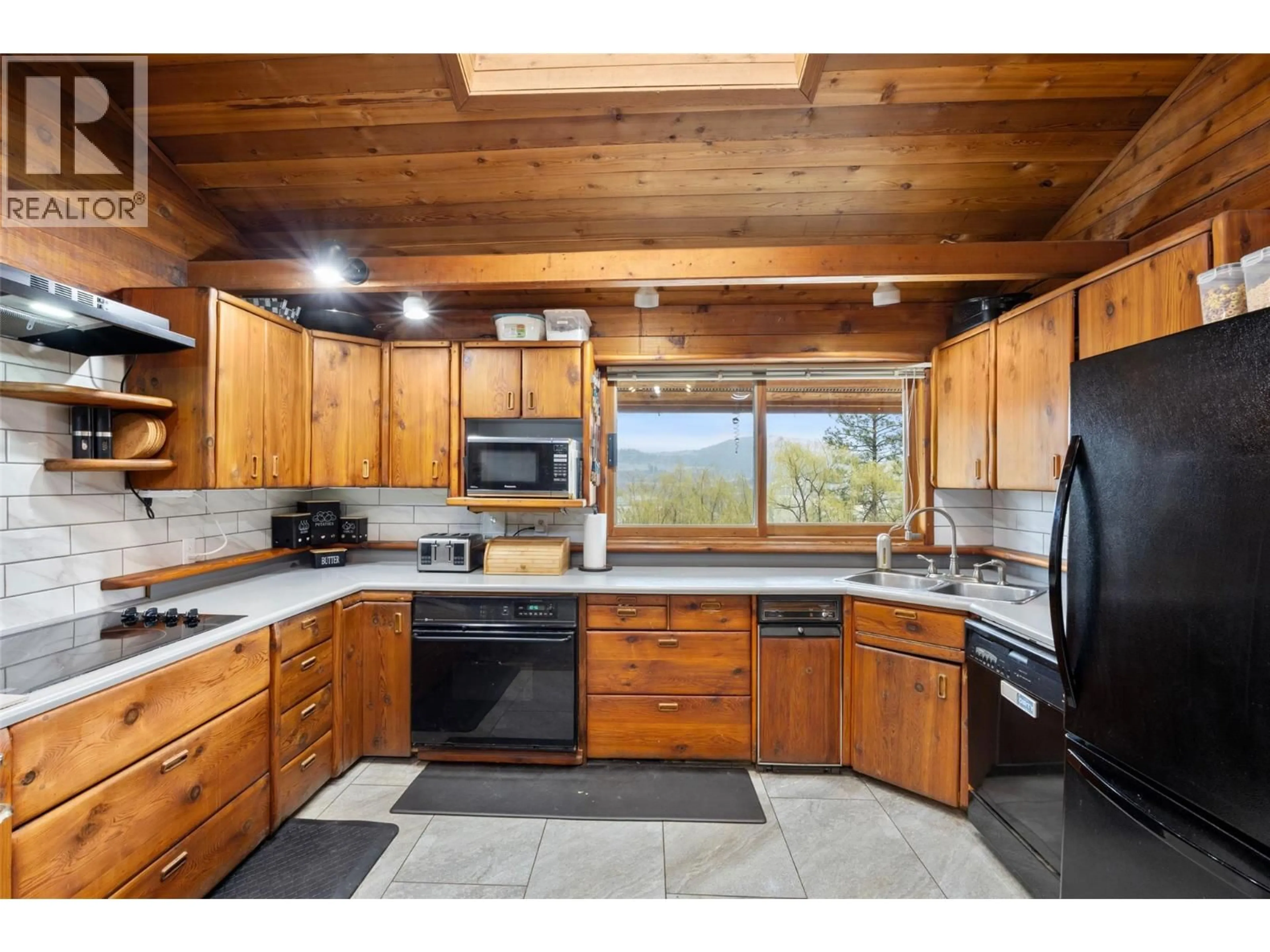 Open concept kitchen, unknown for 7050 WESTSYDE ROAD, Kamloops British Columbia V2C1Z3