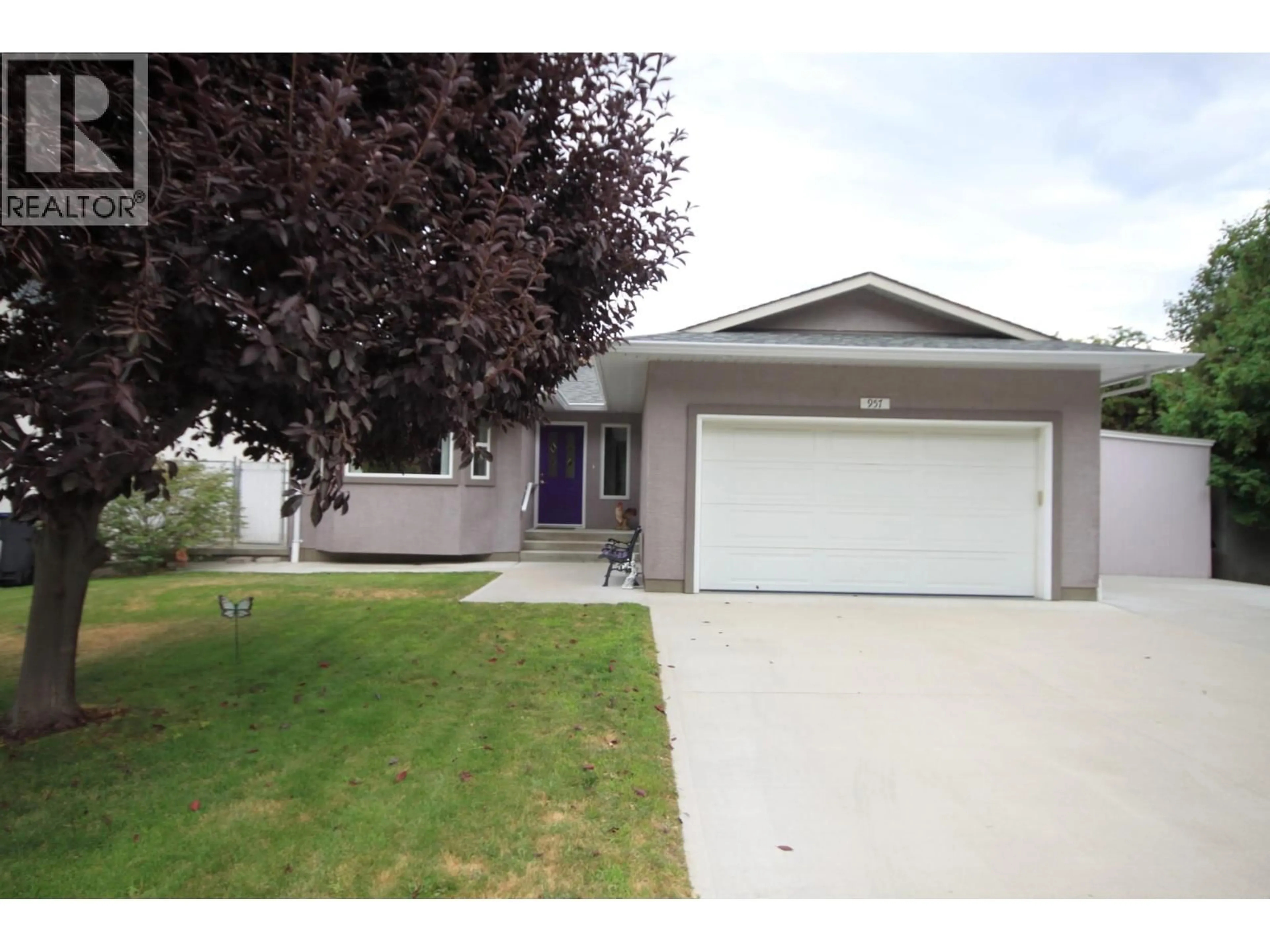 Home with vinyl exterior material, street for 957 MORNINGSTAR ROAD, Oliver British Columbia V0H1T6