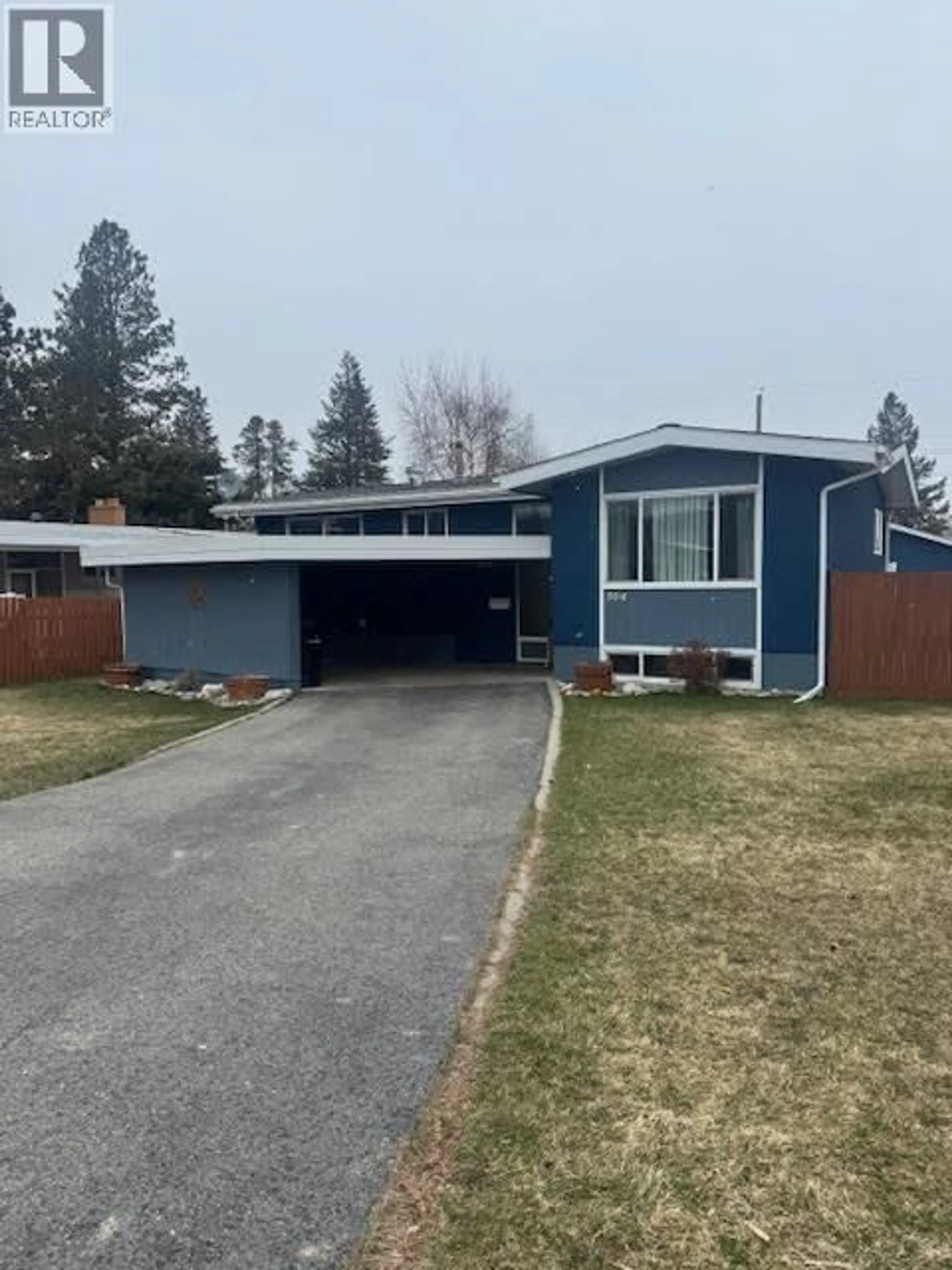 Home with vinyl exterior material, street for 504 10TH STREET SOUTH, Cranbrook British Columbia V1C1S4