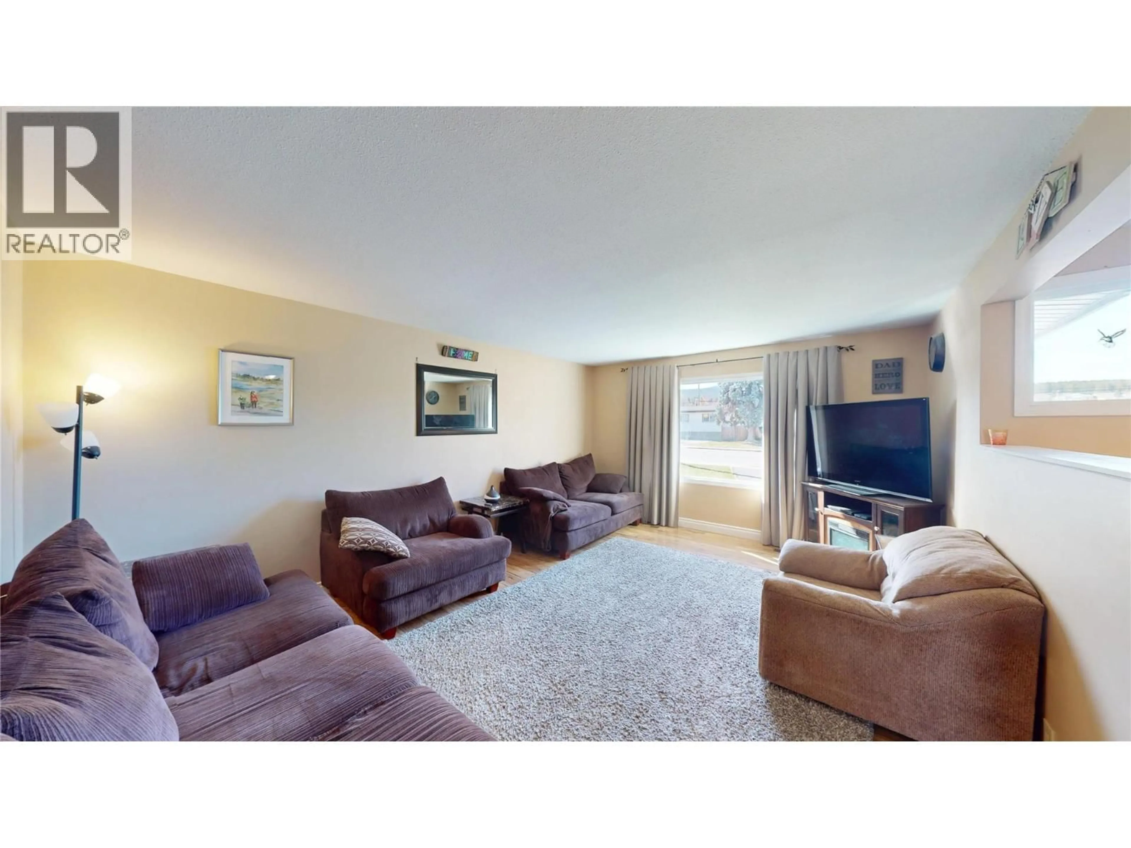 Living room with furniture, unknown for 504 10TH STREET SOUTH, Cranbrook British Columbia V1C1S4