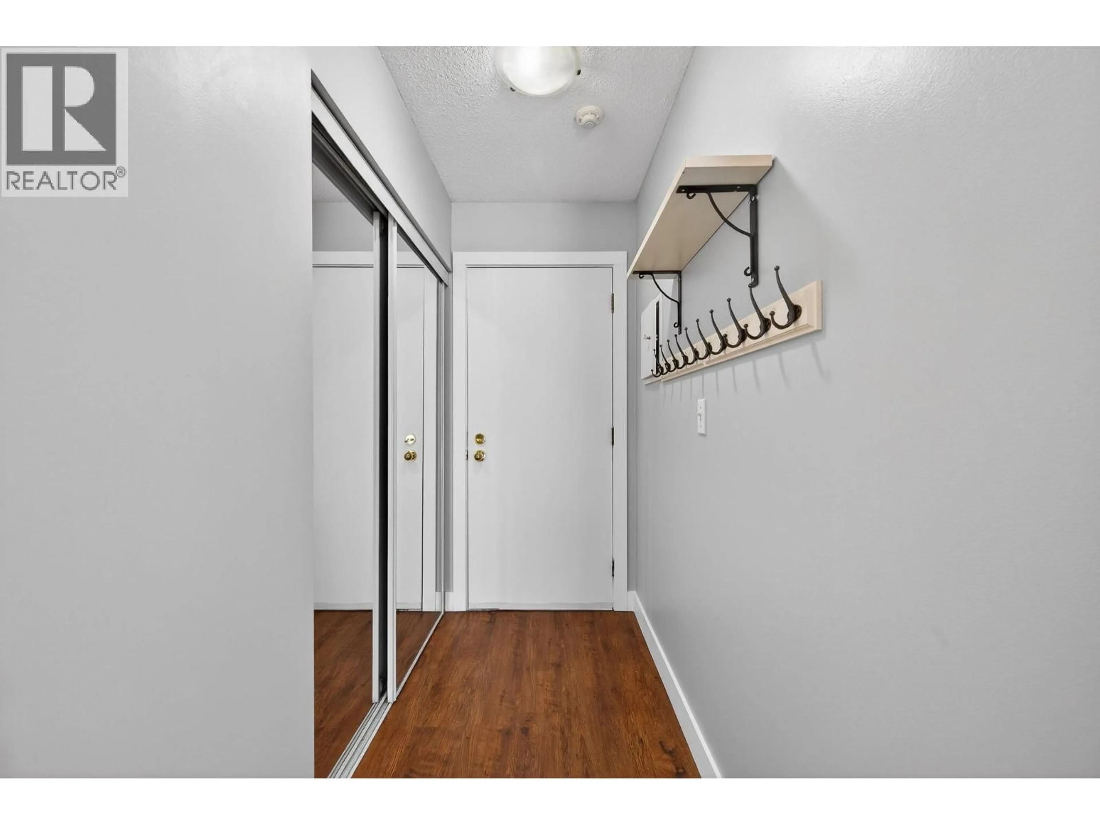 Indoor entryway for 306 - 751 GRANDVIEW TERRACE, Kamloops British Columbia V2C6C9