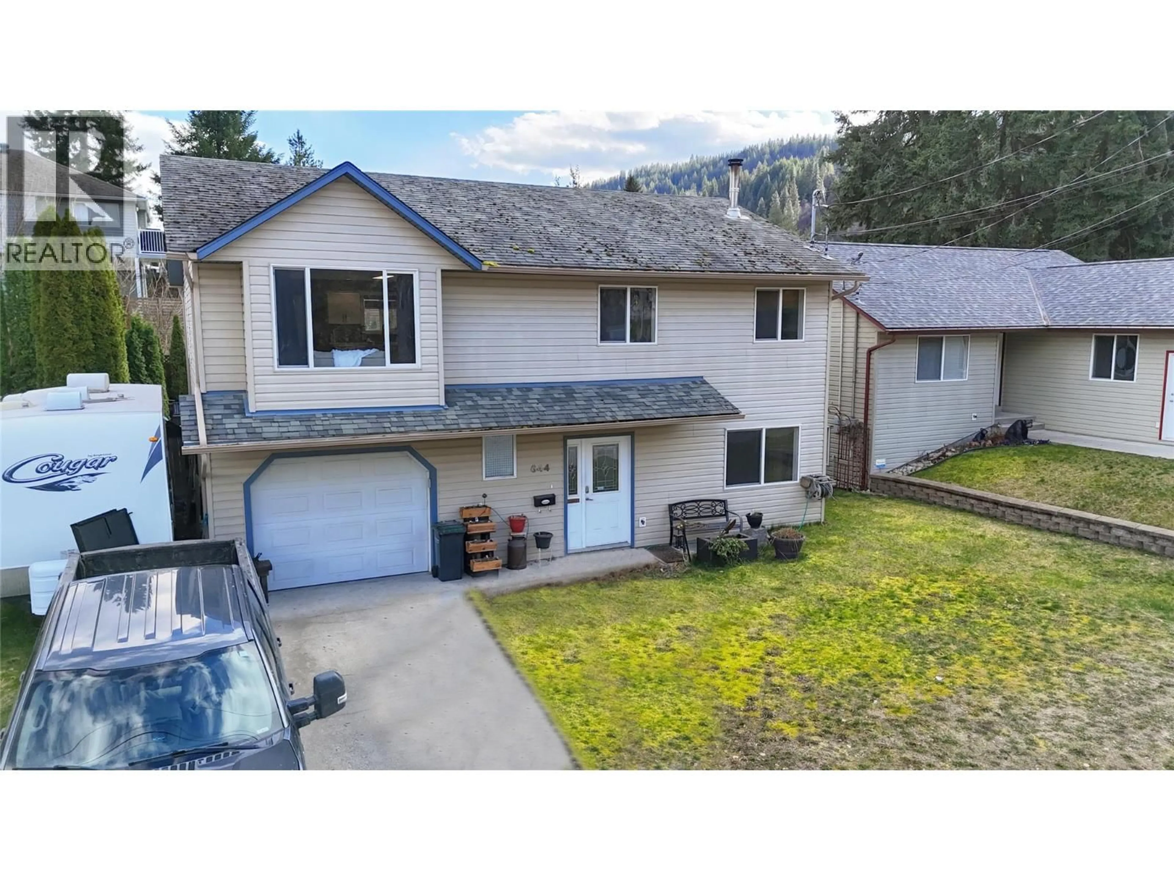 A pic from outside/outdoor area/front of a property/back of a property/a pic from drone, street for 644 8TH STREET, Castlegar British Columbia V1N4X1