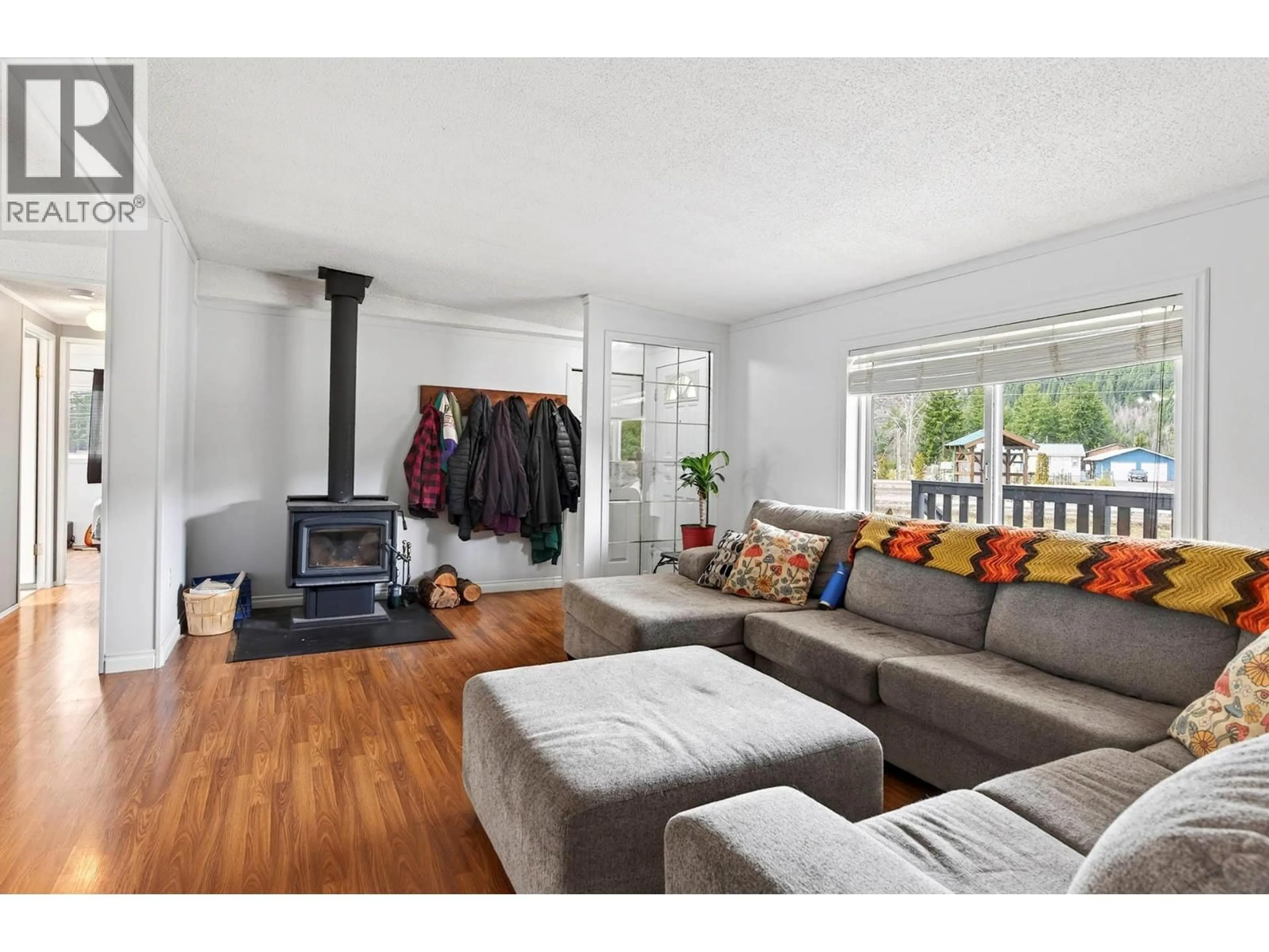 Living room with furniture, wood/laminate floor for 1204 HERN ROAD, Clearwater British Columbia v0e1n2