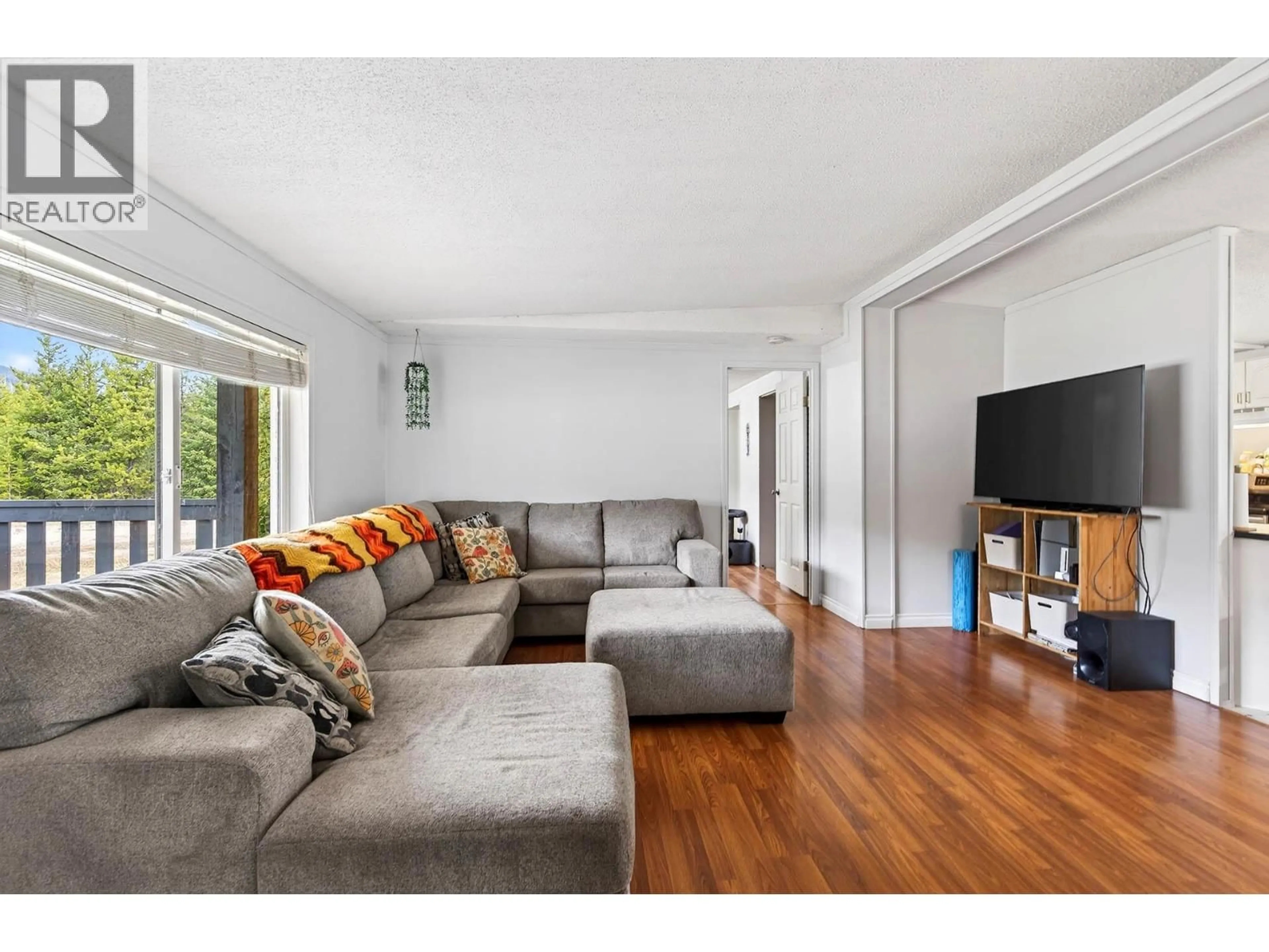 Living room with furniture, wood/laminate floor for 1204 HERN ROAD, Clearwater British Columbia v0e1n2