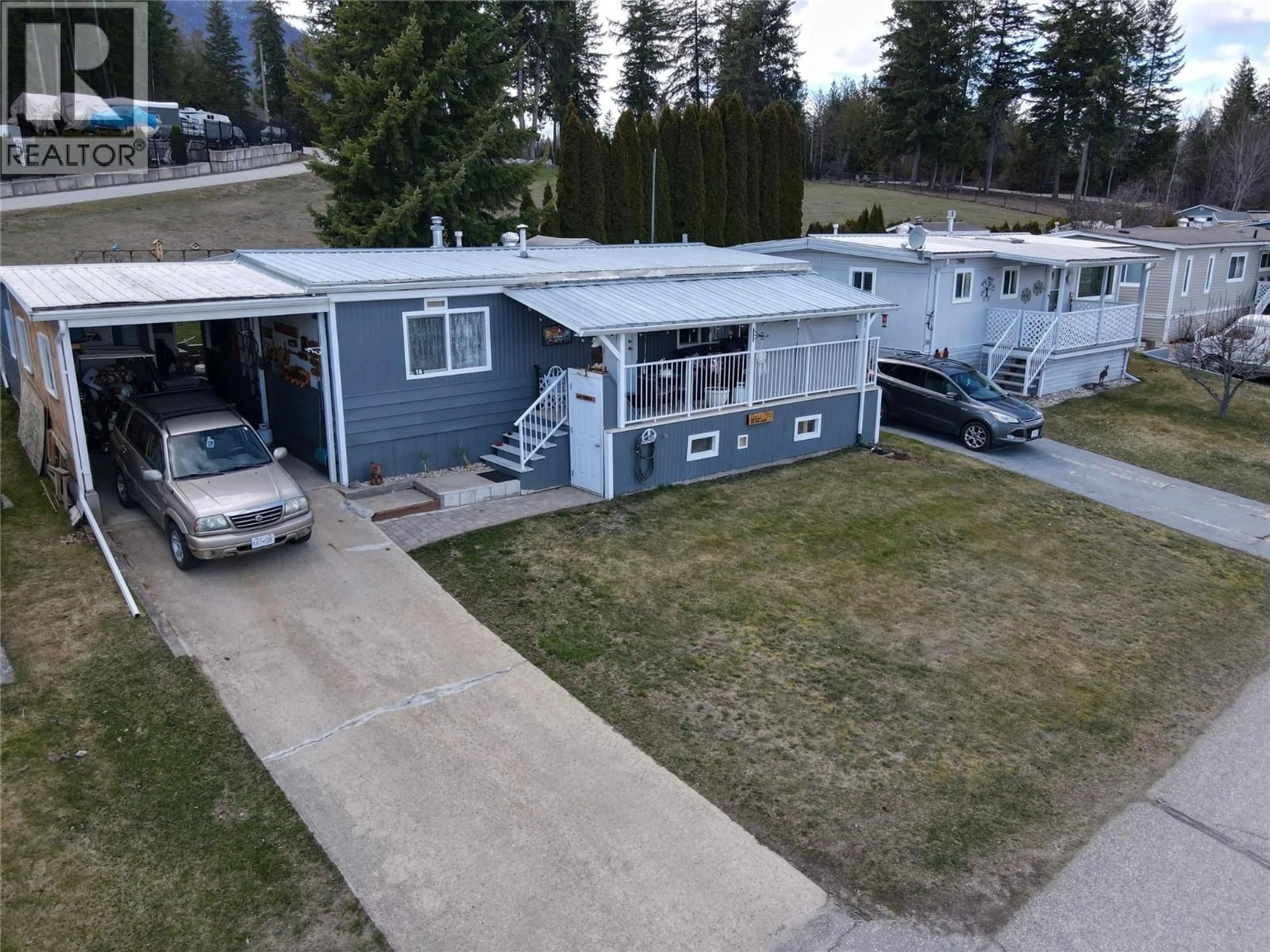 A pic from outside/outdoor area/front of a property/back of a property/a pic from drone, mountain view for 16 - 2932 BUCKLEY ROAD, Sorrento British Columbia V0E2W0