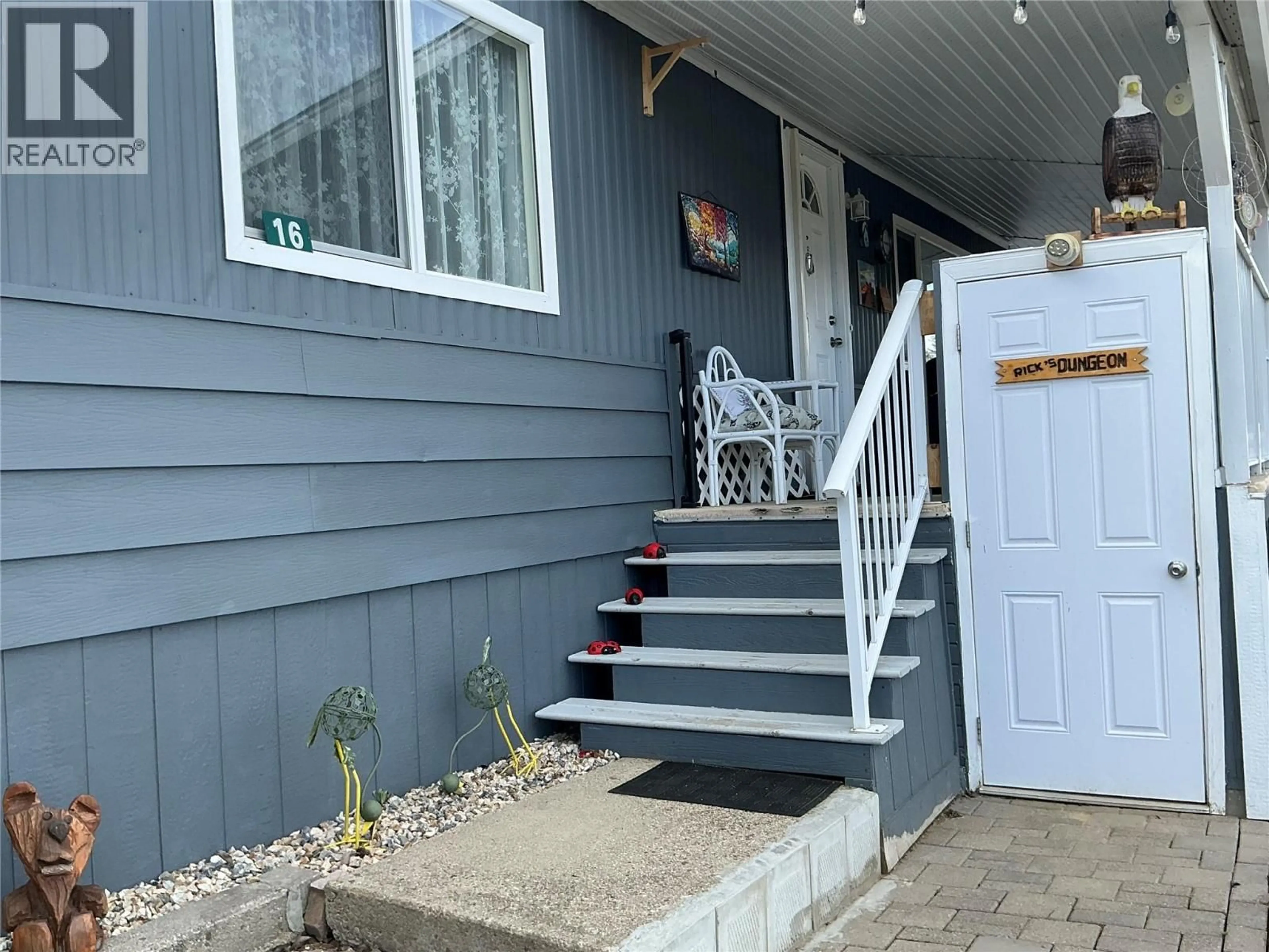 Home with vinyl exterior material, street for 16 - 2932 BUCKLEY ROAD, Sorrento British Columbia V0E2W0