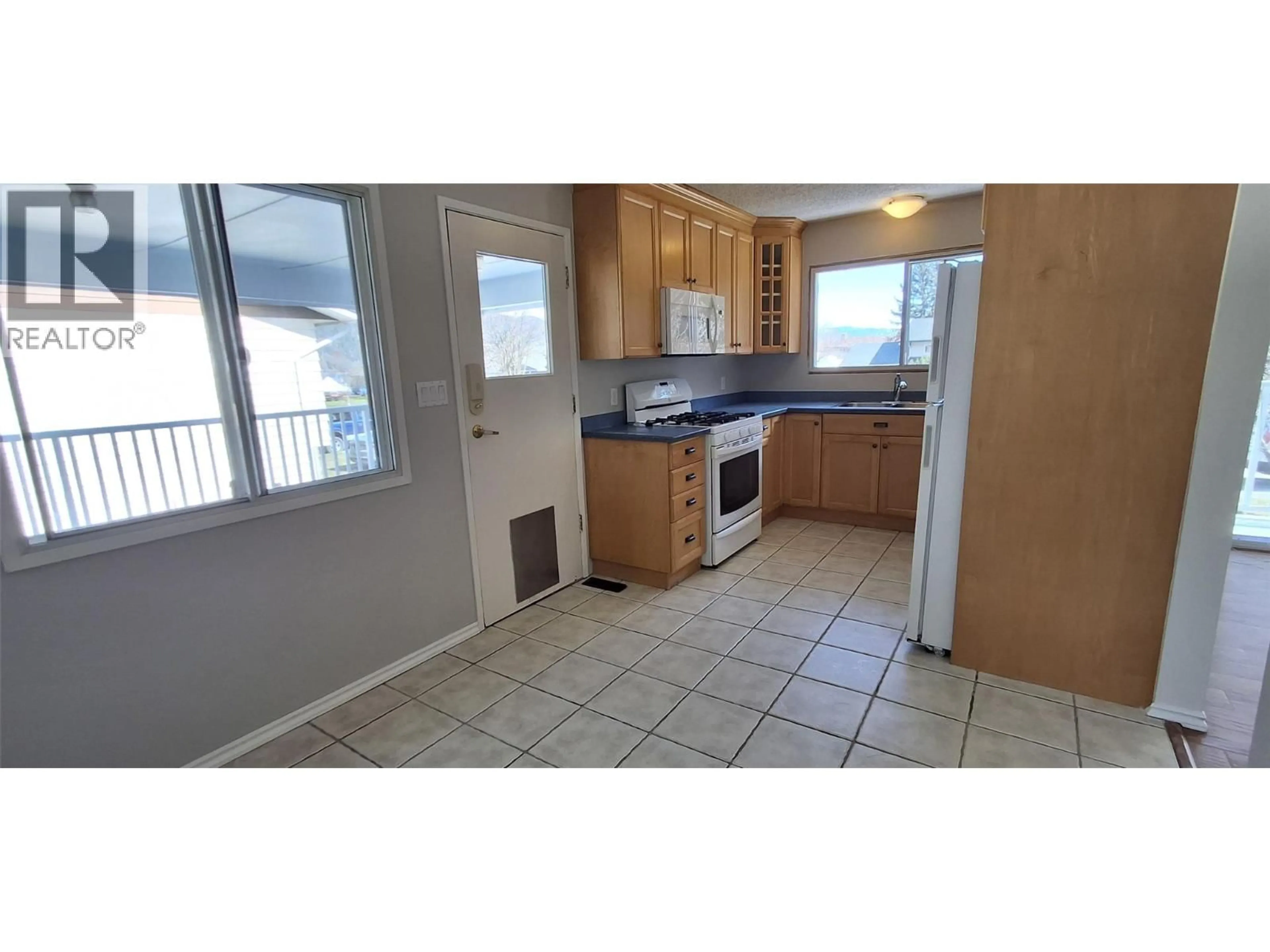Standard kitchen, ceramic/tile floor for 338 BEACH DRIVE, Chase British Columbia V0E1M0