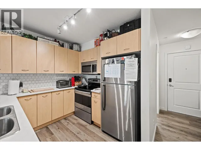 215 - 539 YATES ROAD, Kelowna 5