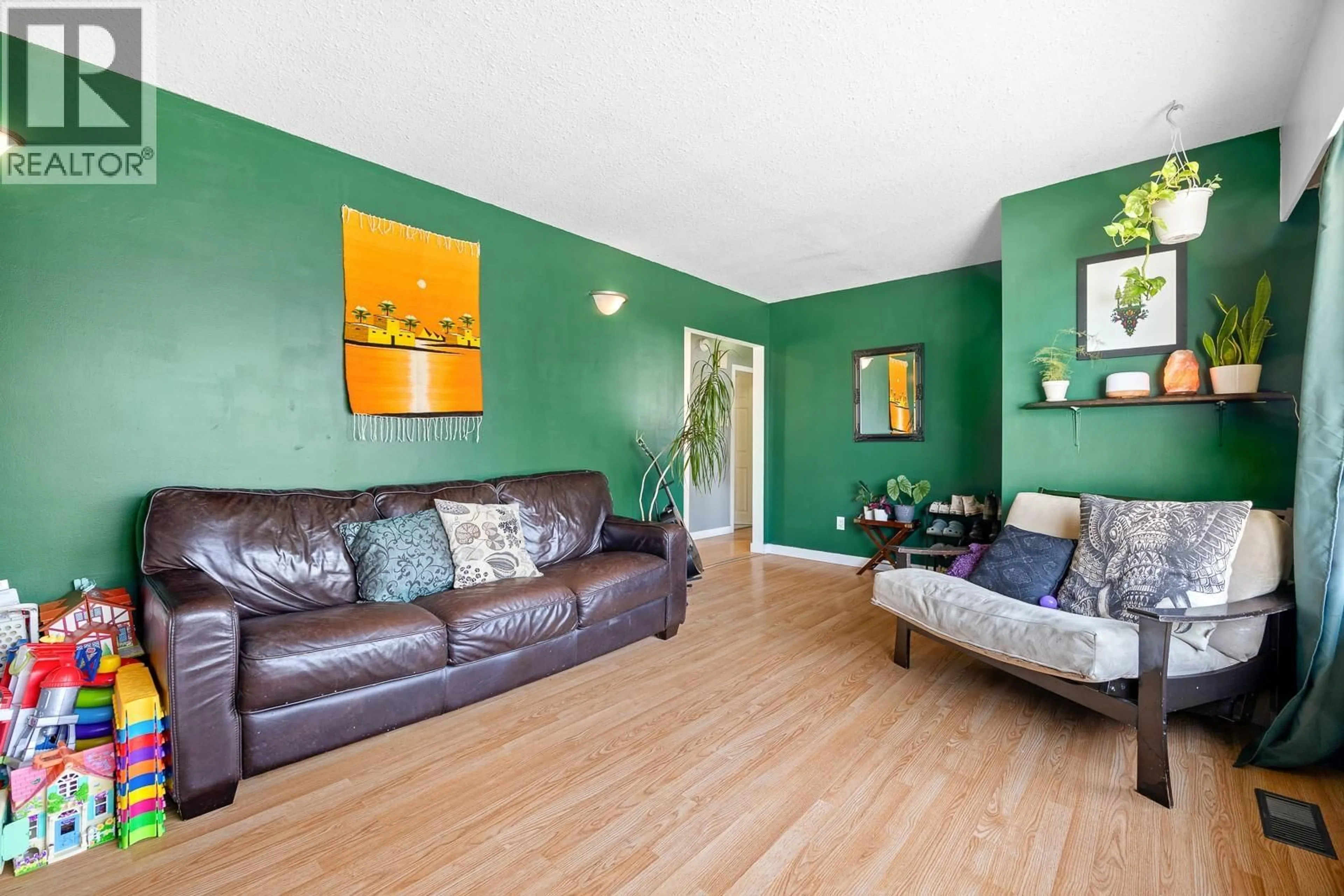 Living room with furniture, unknown for 430A HOLBROOK ROAD WEST, Kelowna British Columbia V1X1S3