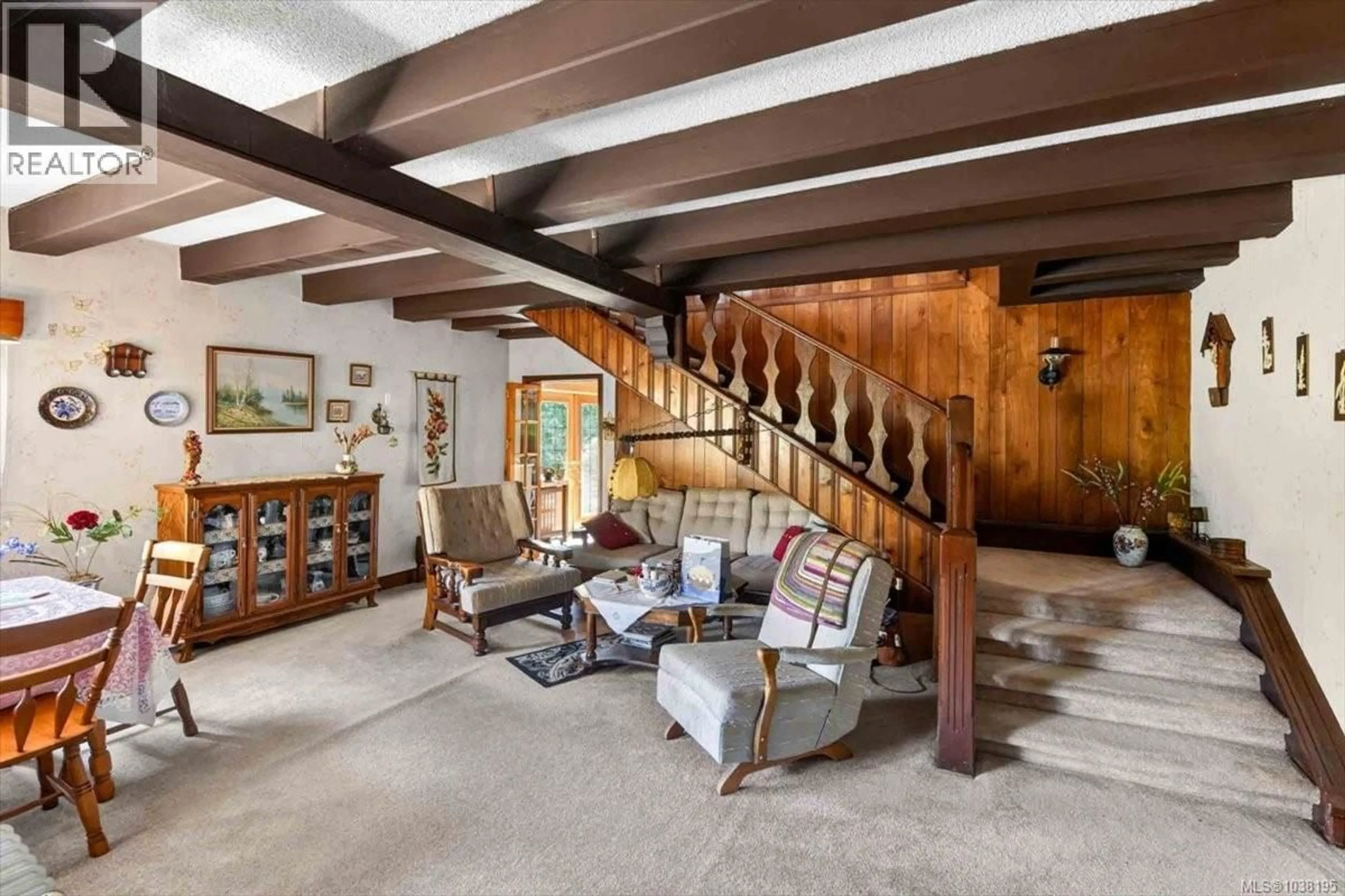 Indoor foyer for 7251 THOMPSON ROAD, Port Alberni British Columbia V9Y8M3