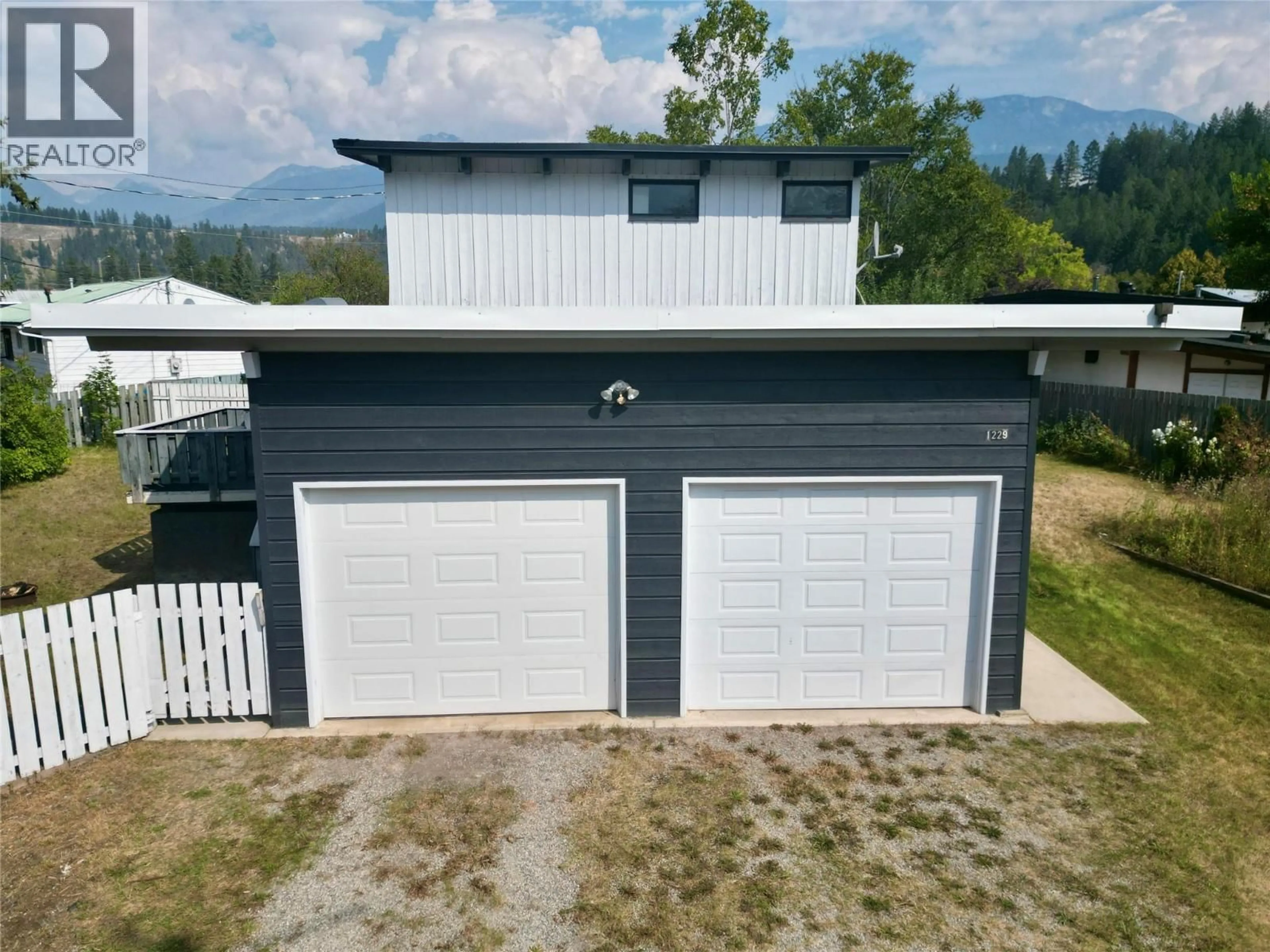 Indoor garage for 1229 ALEXANDER DRIVE, Golden British Columbia V0A1H0
