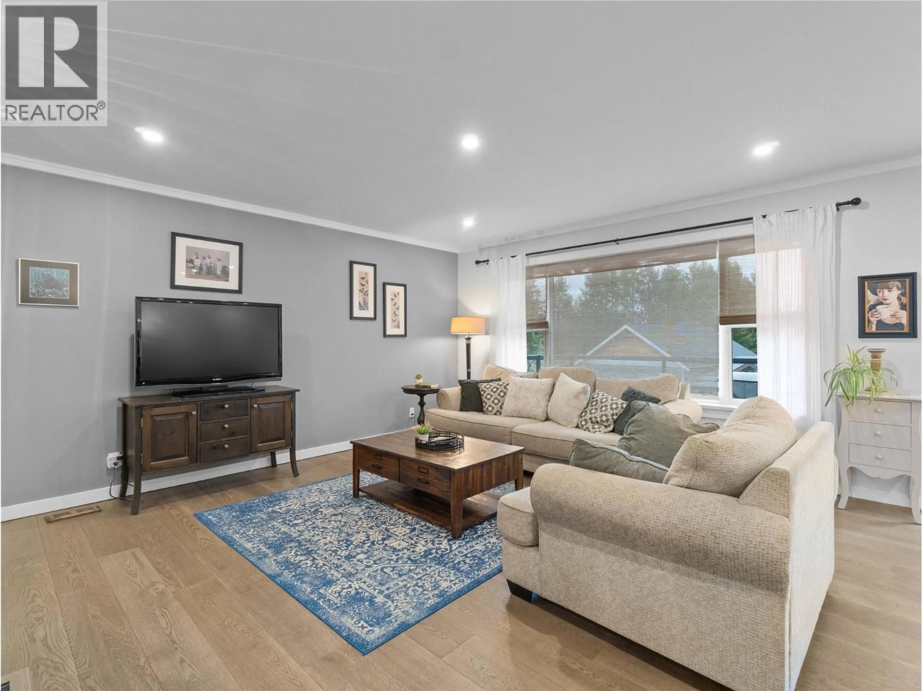 Living room with furniture, wood/laminate floor for 2511 PARKVIEW PLACE, Blind Bay British Columbia V0E1H2