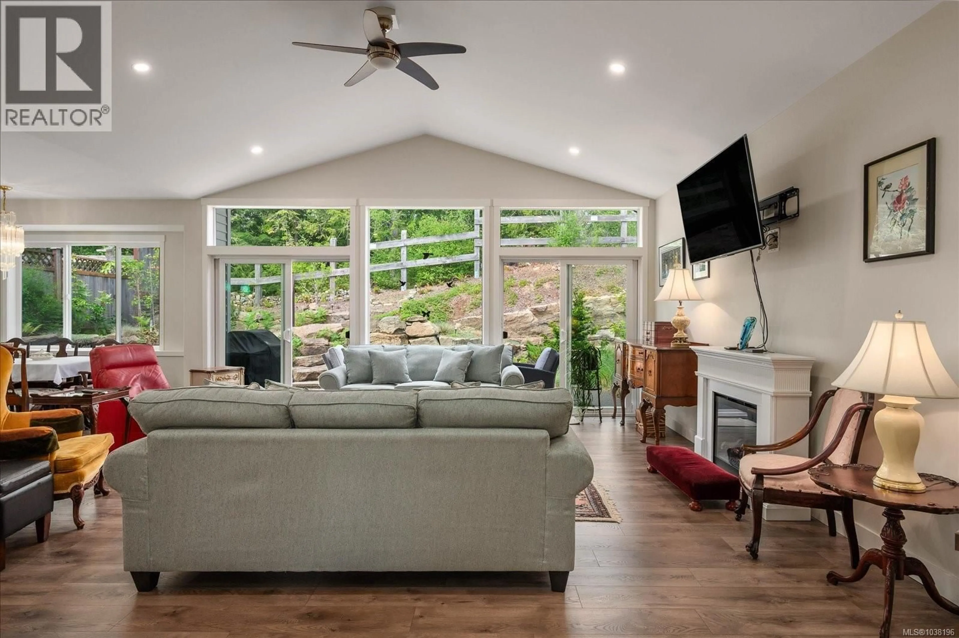 Living room with furniture, unknown for 1613 ROBERTA ROAD SOUTH, Nanaimo British Columbia V9X0B6
