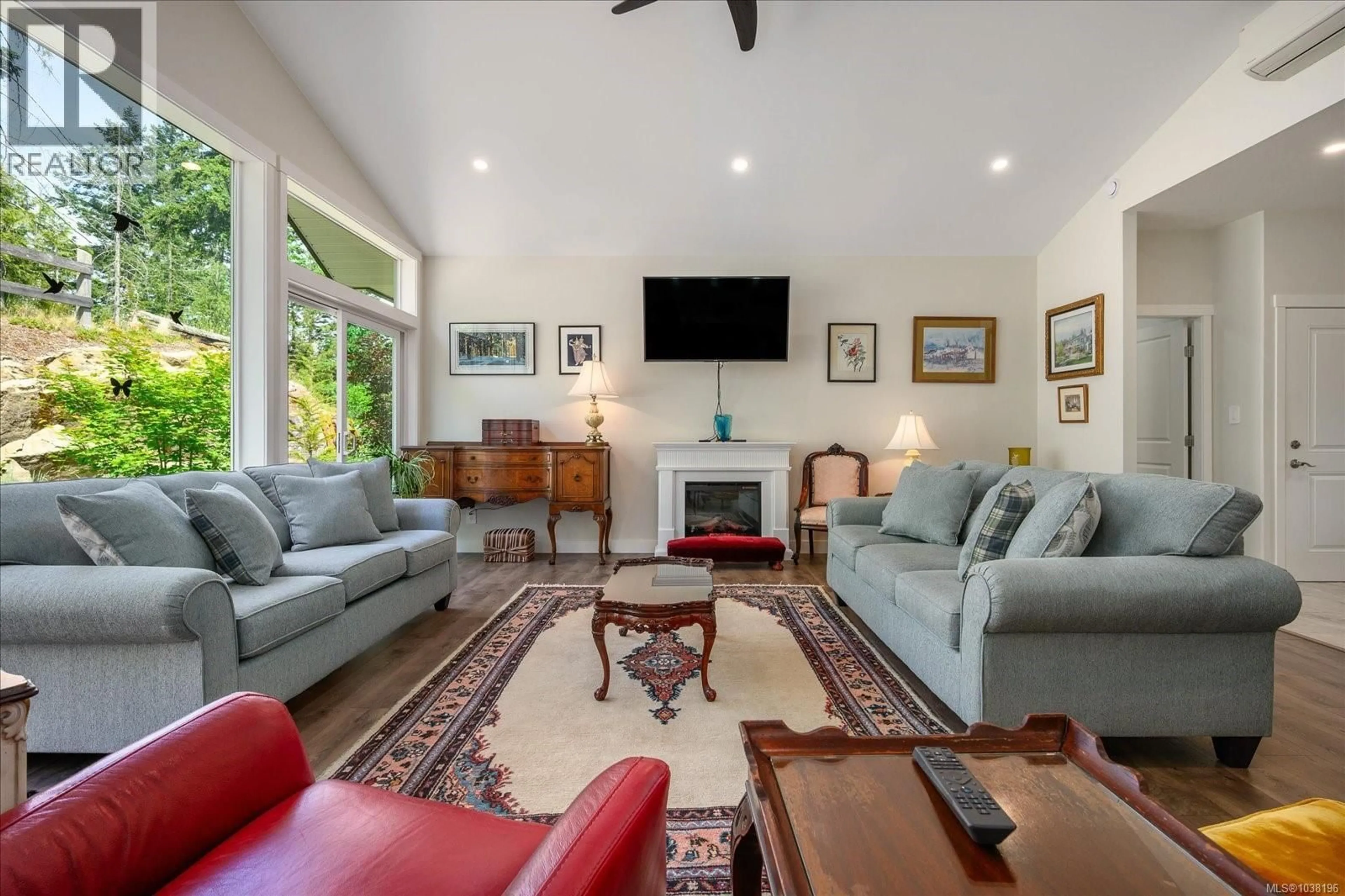 Living room with furniture, unknown for 1613 ROBERTA ROAD SOUTH, Nanaimo British Columbia V9X0B6