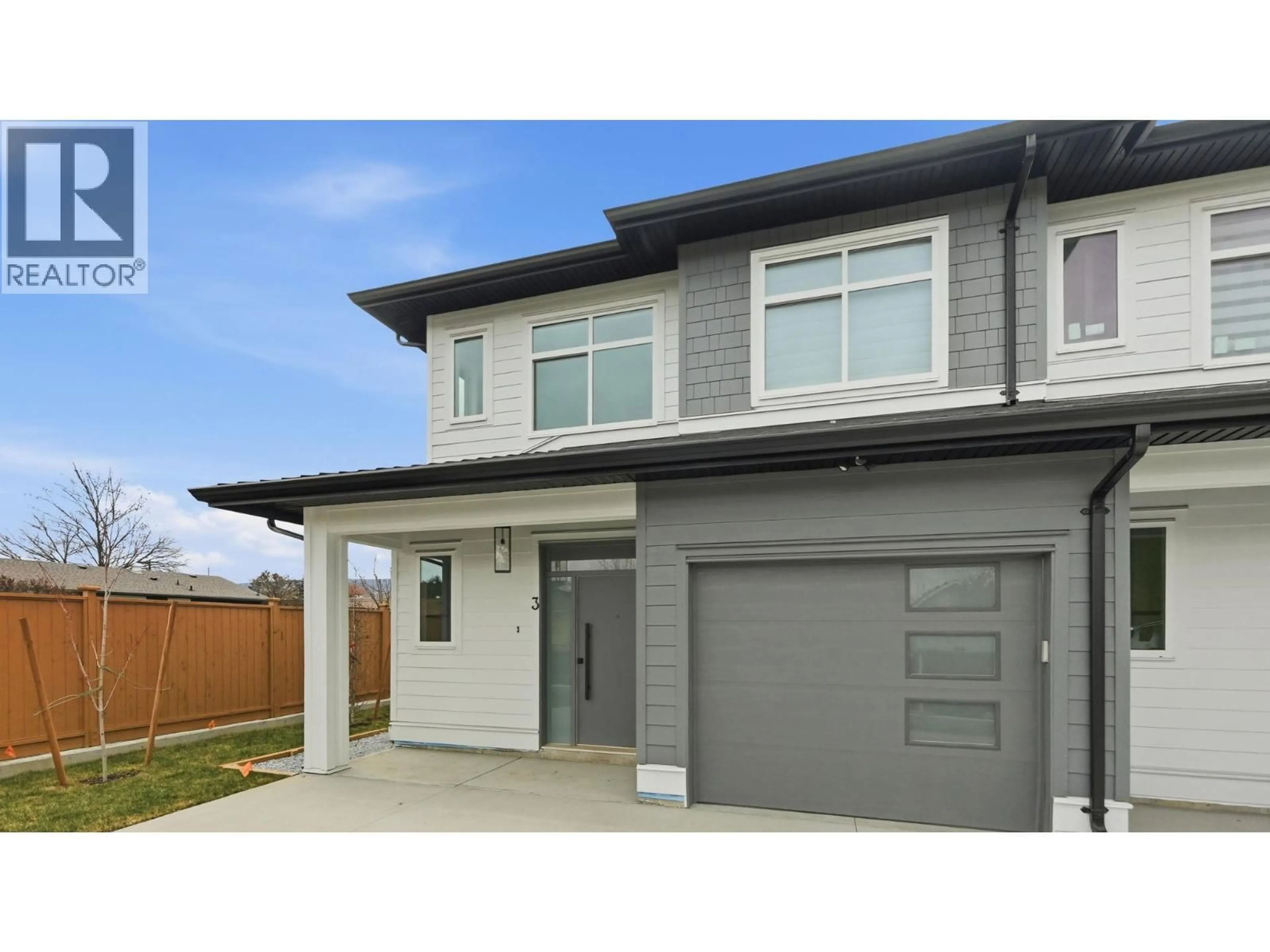 Home with vinyl exterior material, street for 3 - 1224 GAGGIN ROAD, Kelowna British Columbia V1X1V2