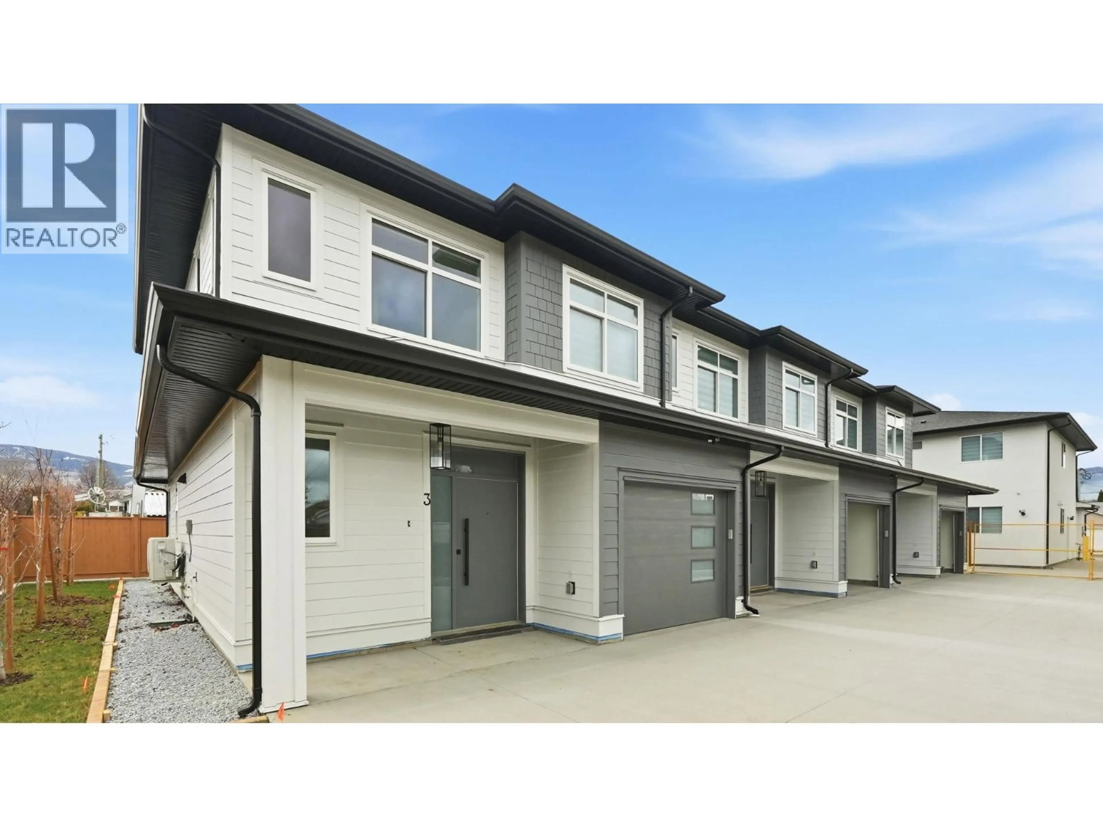 Home with vinyl exterior material, street for 3 - 1224 GAGGIN ROAD, Kelowna British Columbia V1X1V2