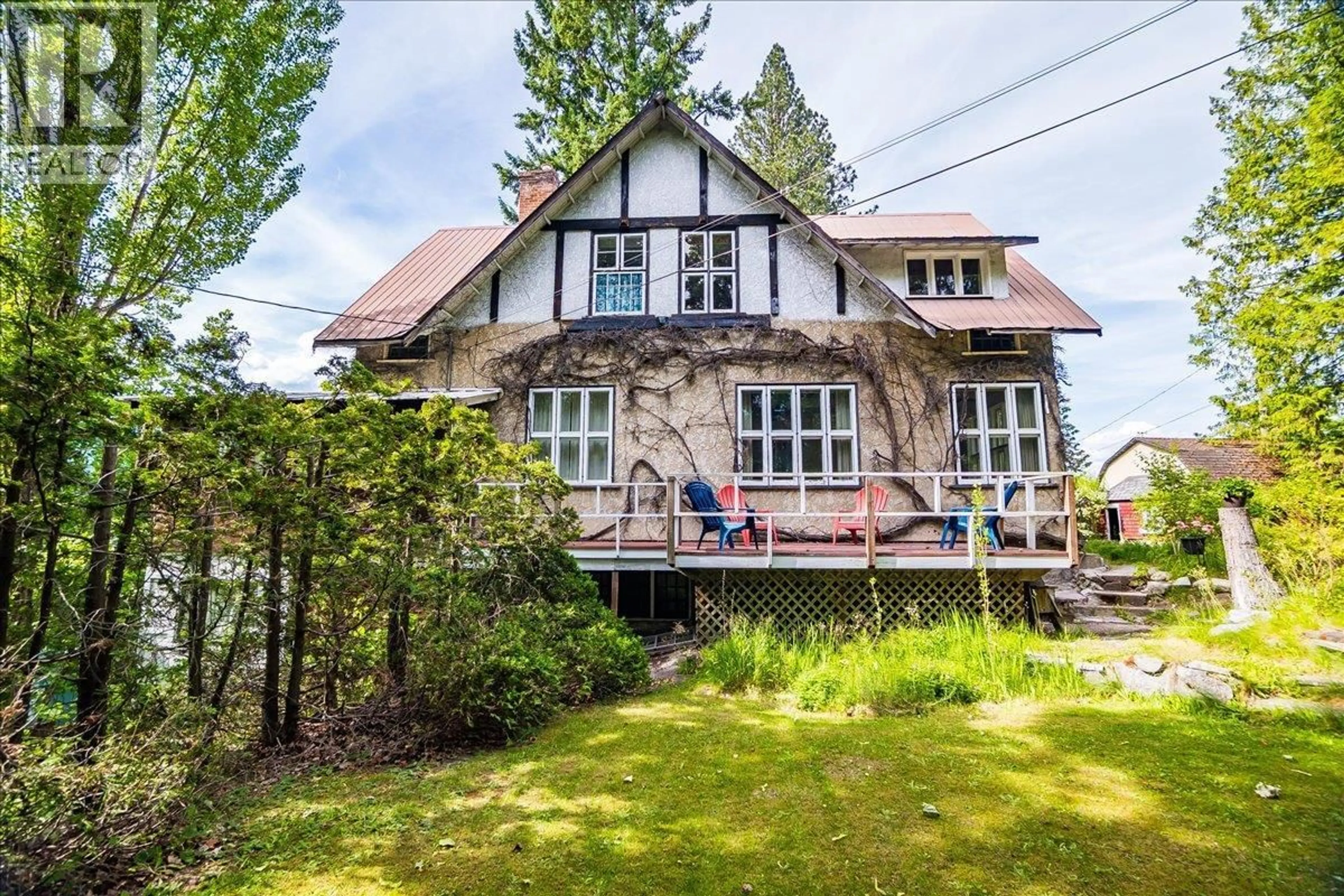 A pic from outside/outdoor area/front of a property/back of a property/a pic from drone, unknown for 1107 ROBERTSON AVENUE, Nelson British Columbia V1L1C2
