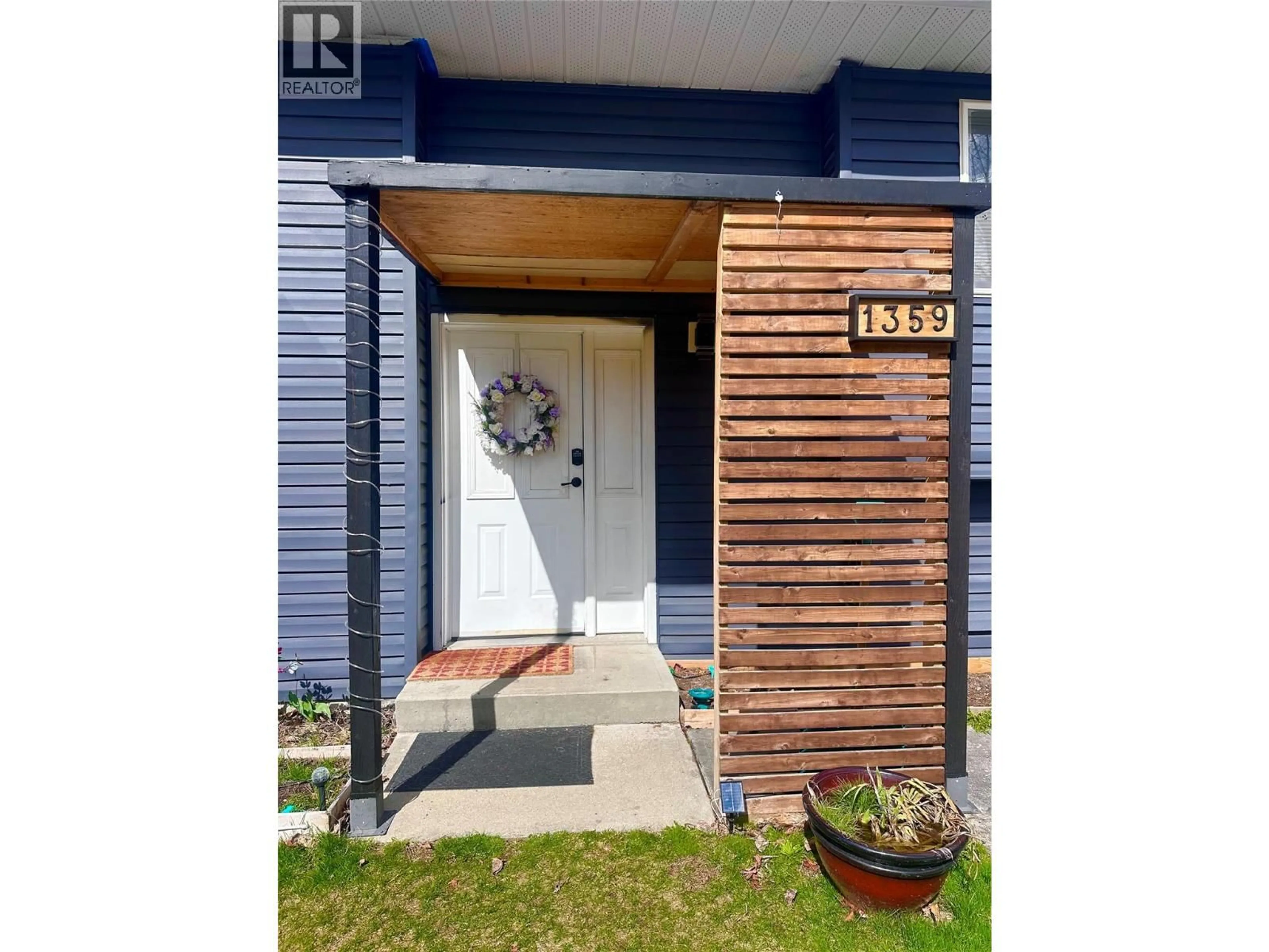 Indoor entryway for 1359 GROSVENOR PLACE, Castlegar British Columbia V1N3X8