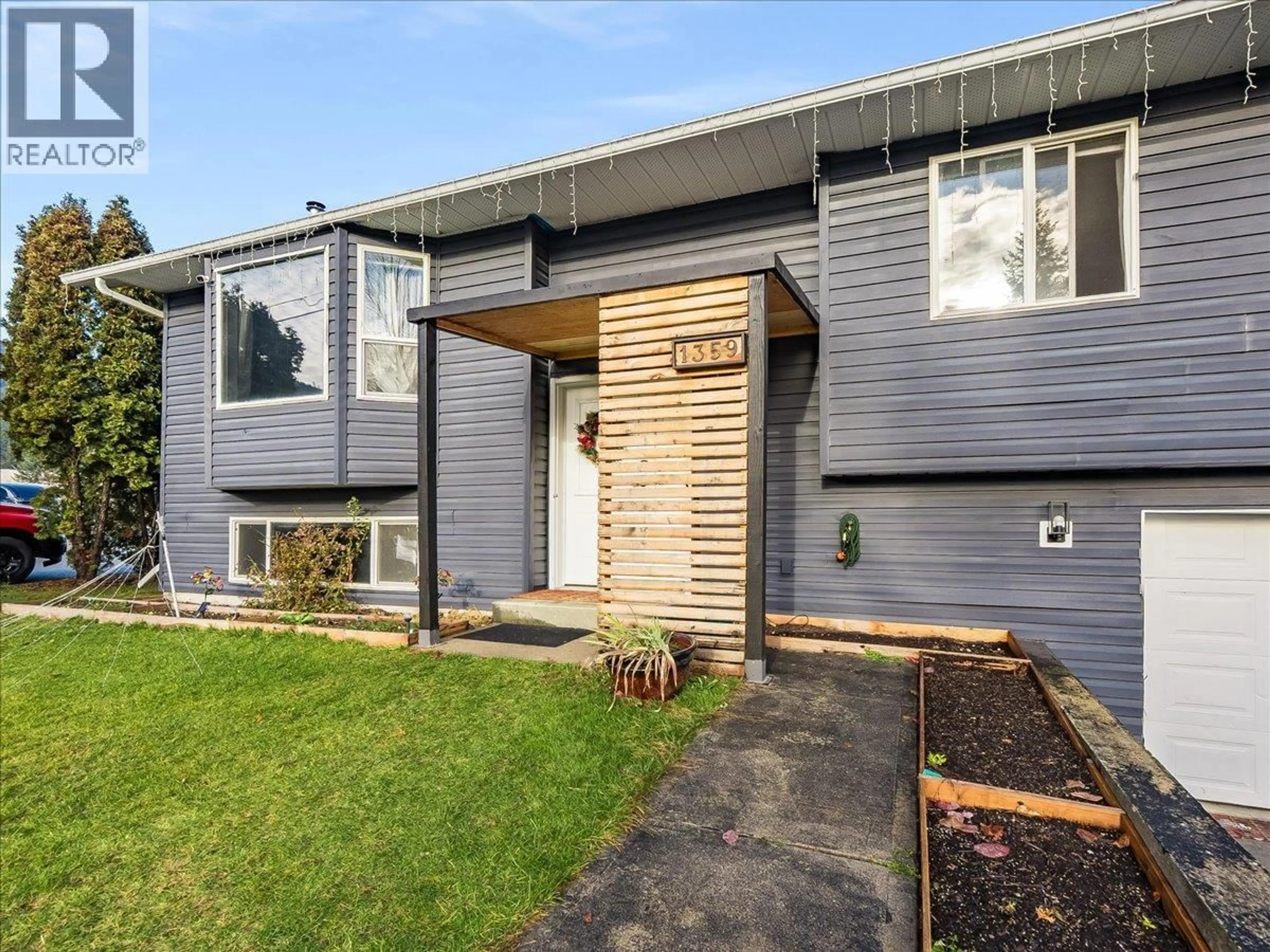 Home with brick exterior material, street for 1359 GROSVENOR PLACE, Castlegar British Columbia V1N3X8