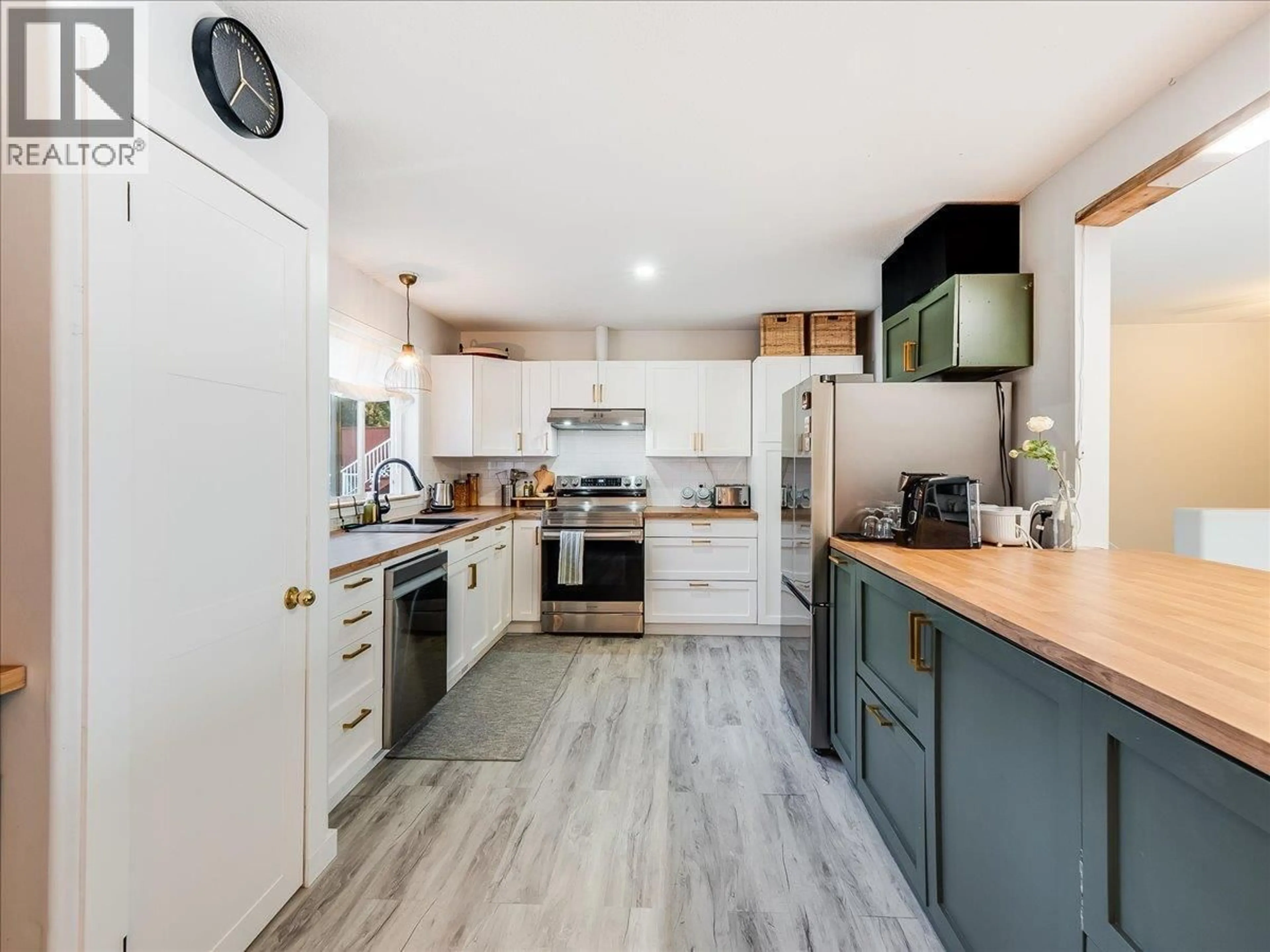 Open concept kitchen, unknown for 1359 GROSVENOR PLACE, Castlegar British Columbia V1N3X8