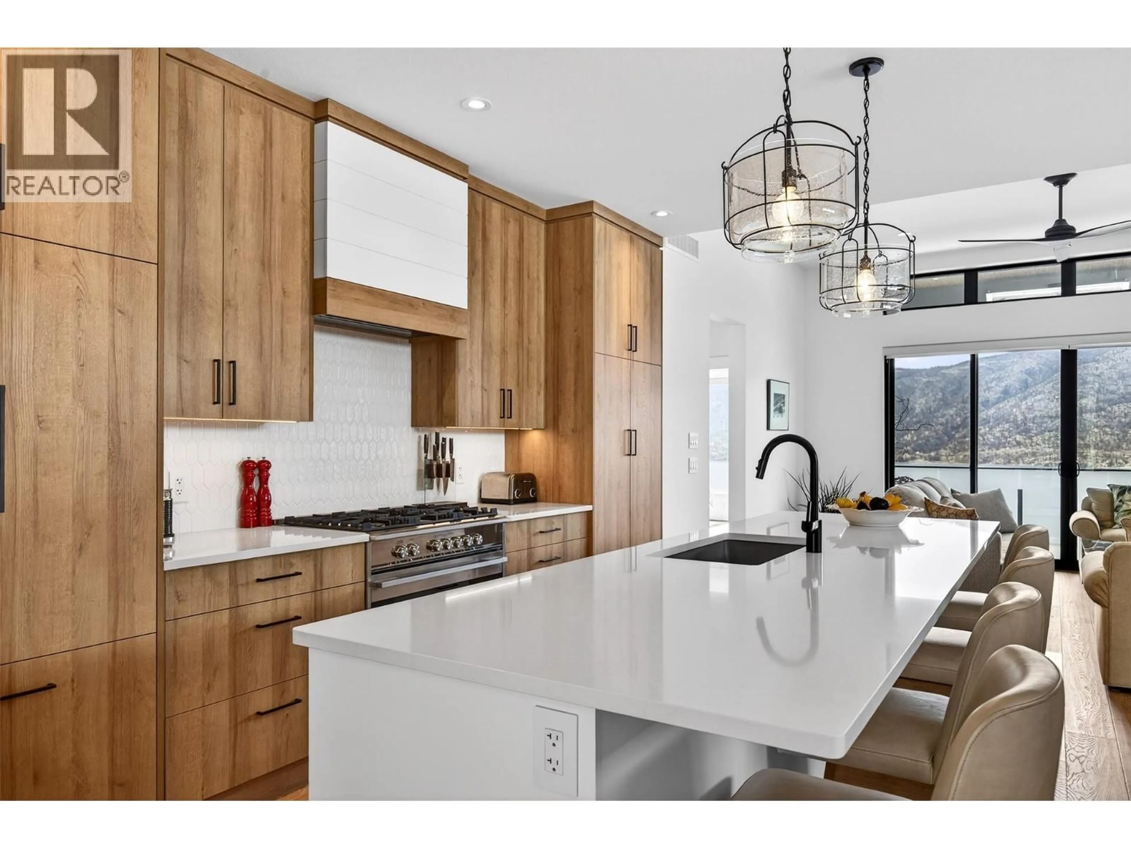 Contemporary kitchen, unknown for 12 - 9201 OKANAGAN CENTRE ROAD WEST, Lake Country British Columbia V4V0B8