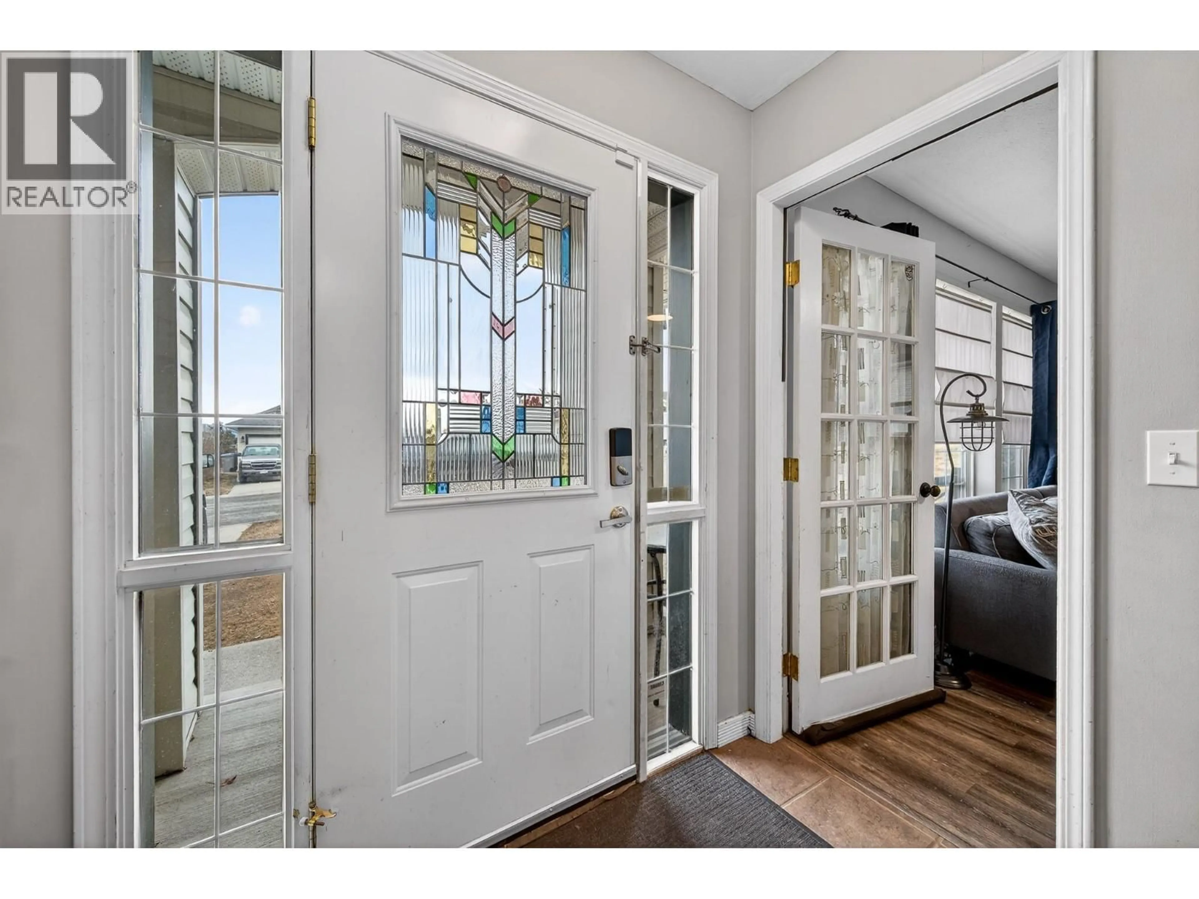 Indoor entryway for 2348 WHITBURN CRESCENT, Kamloops British Columbia V1S1W4