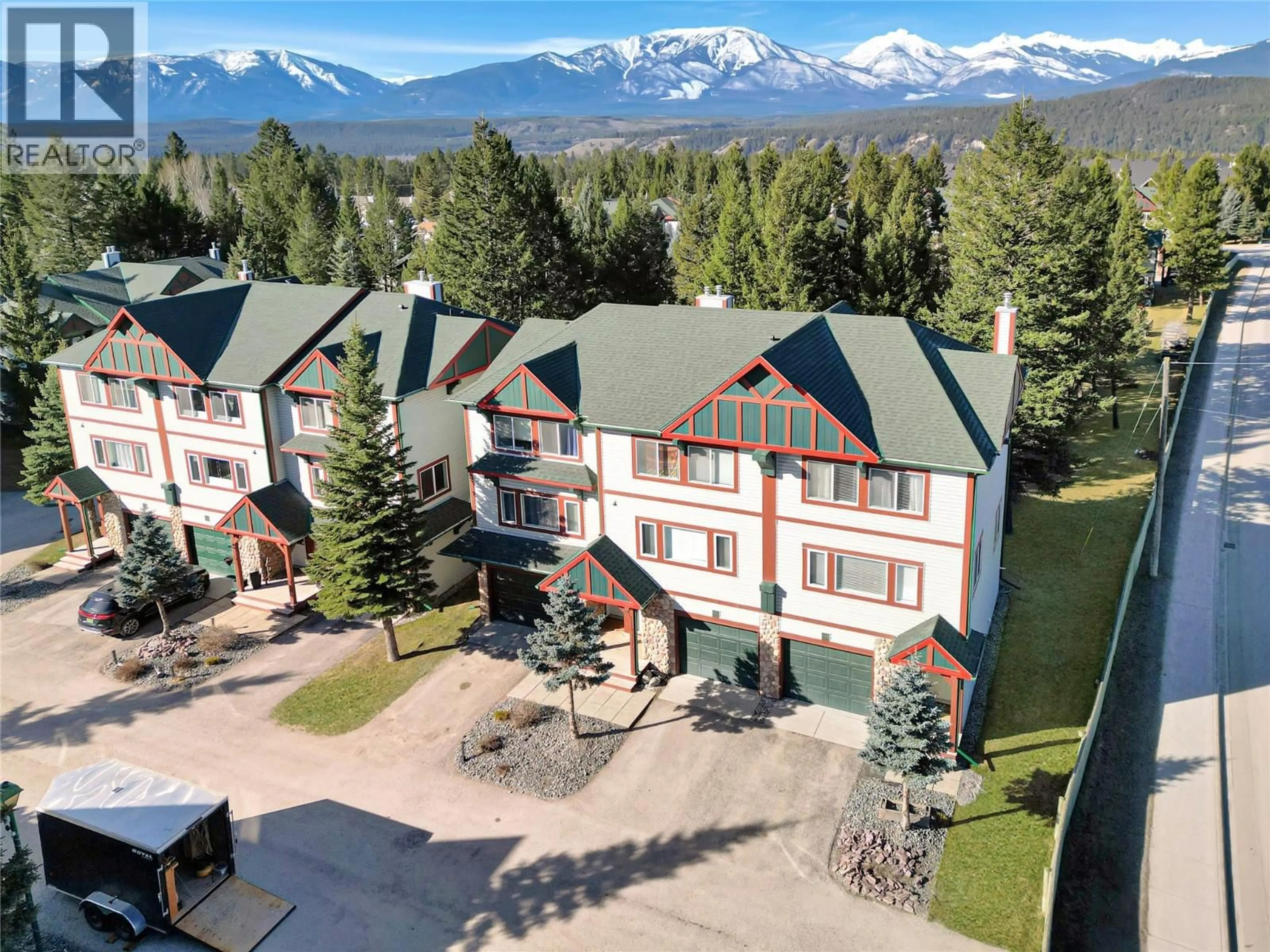 A pic from outside/outdoor area/front of a property/back of a property/a pic from drone, mountain view for 119 - 4835 RADIUM BOULEVARD, Radium Hot Springs British Columbia V0A1M0