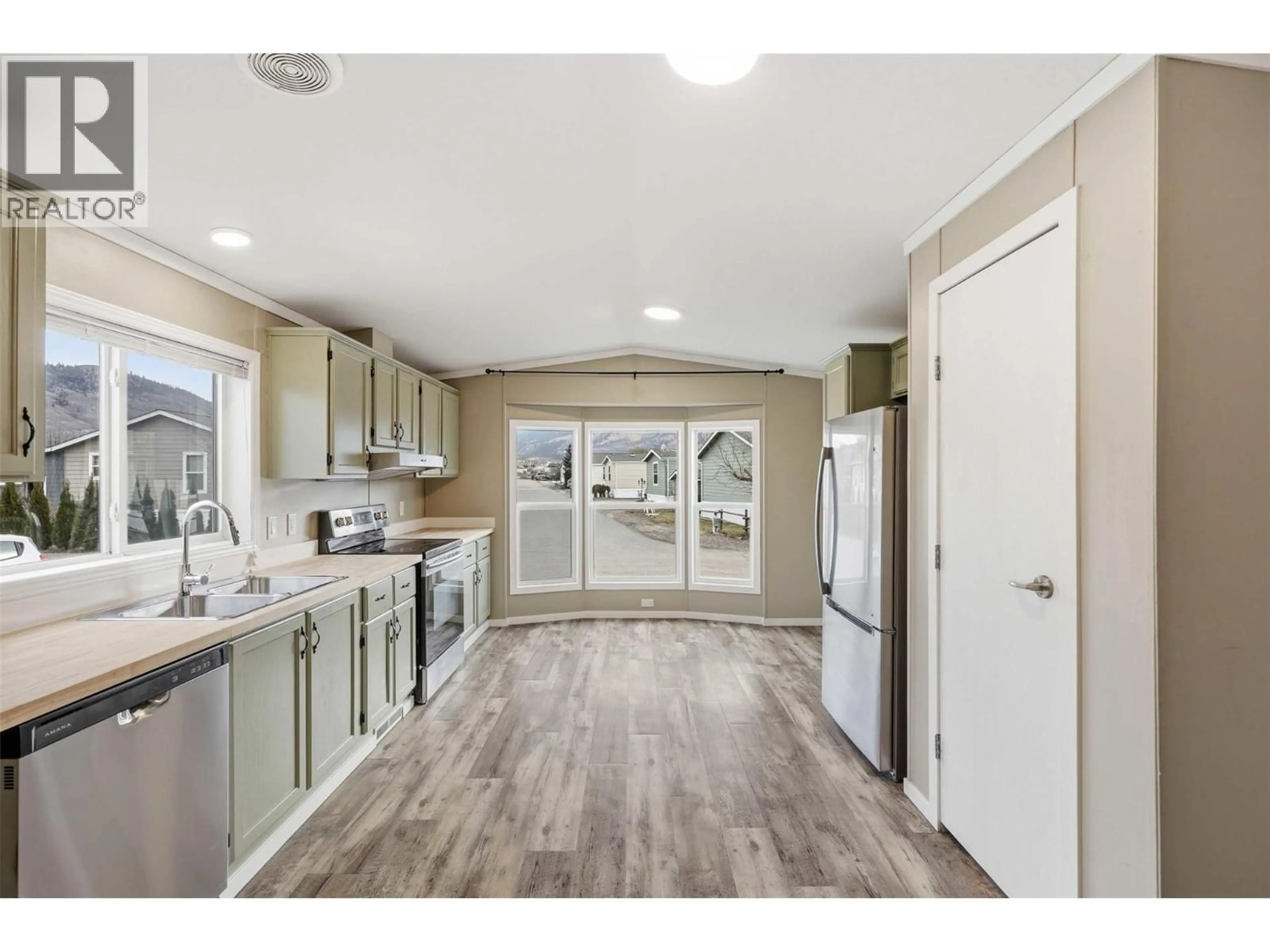 Open concept kitchen, unknown for 6 - 1263 KOOTENAY WAY, Kamloops British Columbia V2H0C5