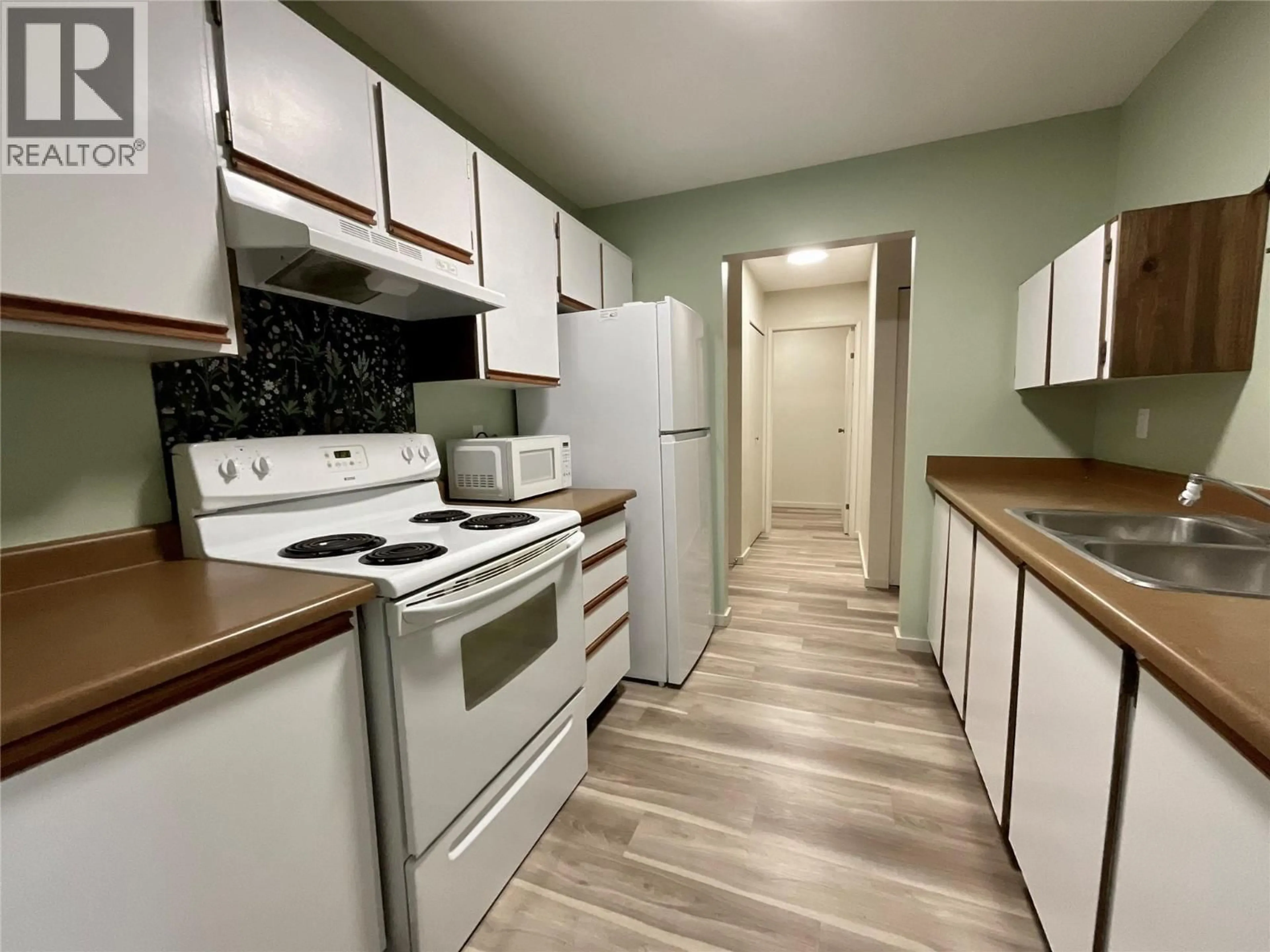 Standard kitchen, unknown for 103 - 320 NORTHGATE OTHER, Tumbler Ridge British Columbia V0C2W0