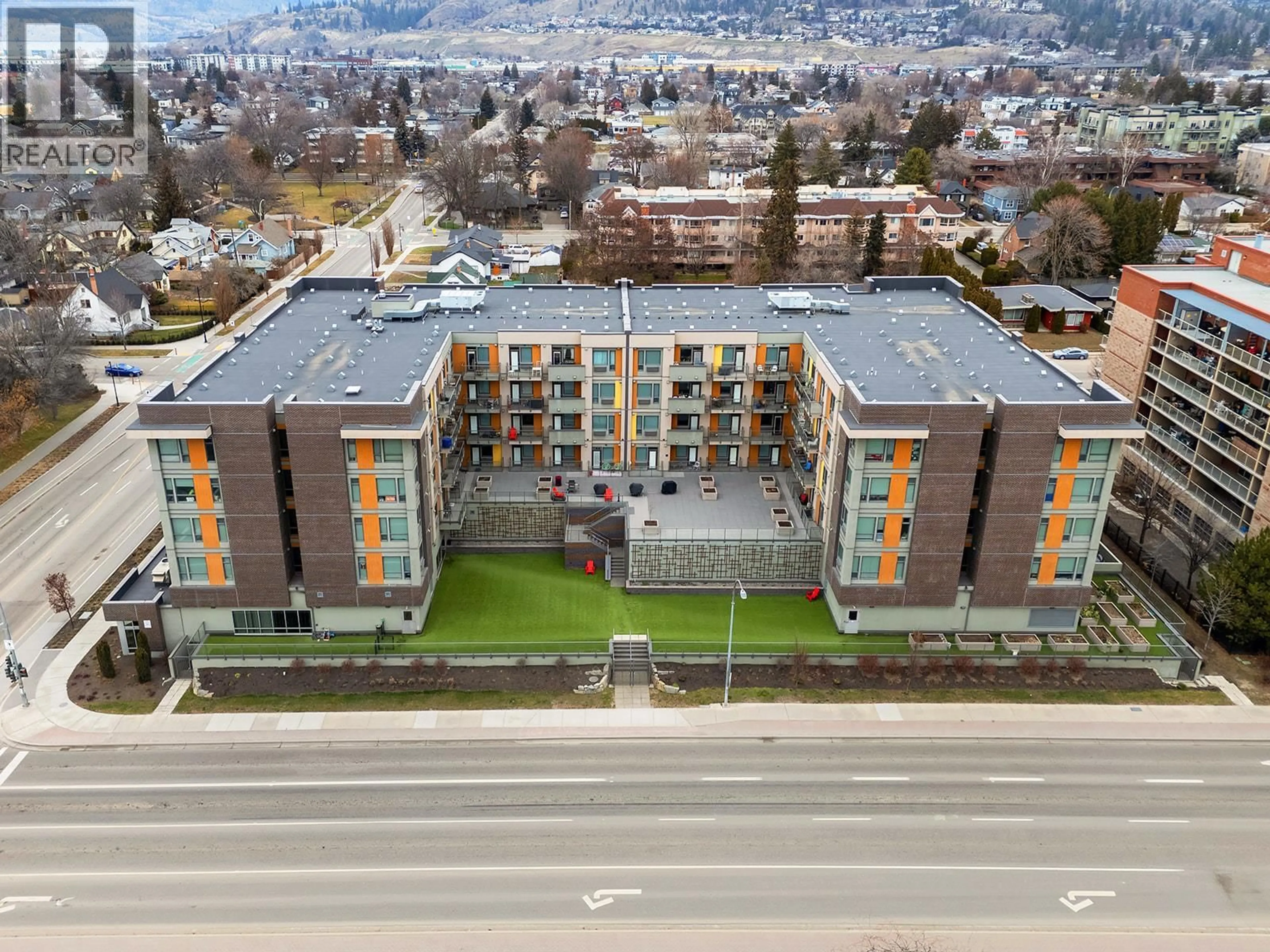 A pic from outside/outdoor area/front of a property/back of a property/a pic from drone, building for 327 - 925 LEON AVENUE, Kelowna British Columbia V1Y0E5