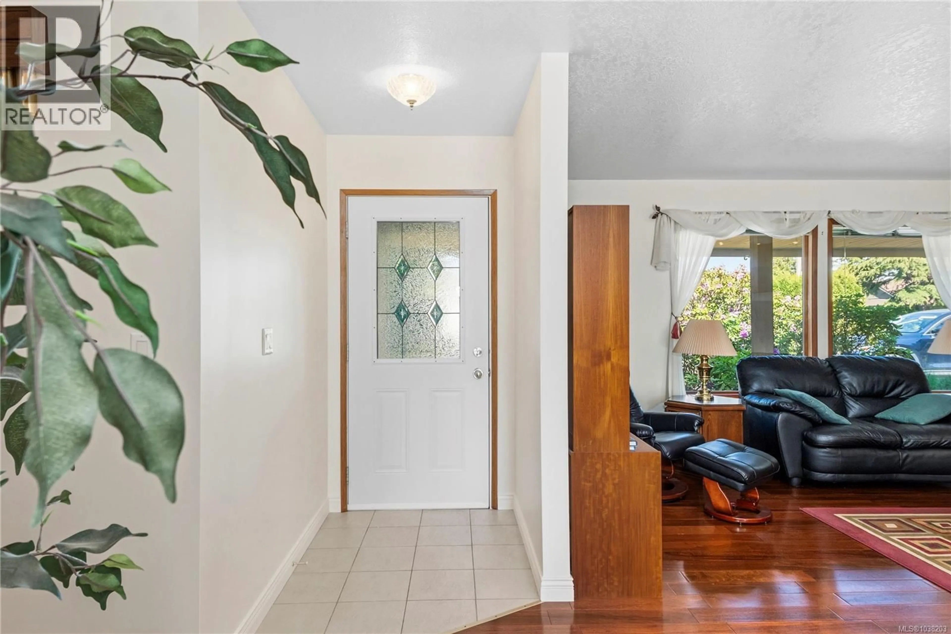 Indoor entryway for 1829 GALERNO ROAD, Campbell River British Columbia V9W5W7