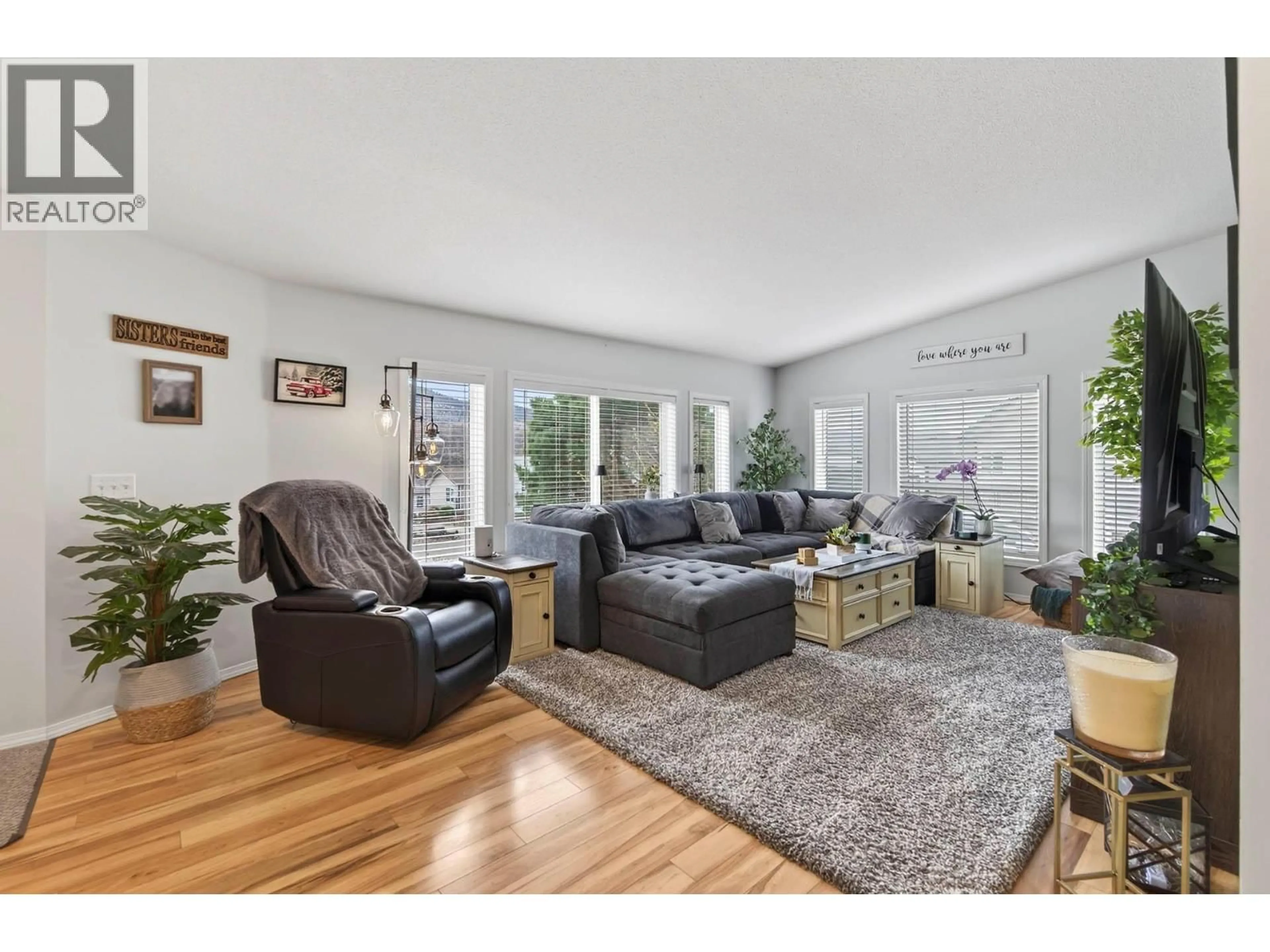 Living room with furniture, wood/laminate floor for 23 - 768 SHUSWAP ROAD, Kamloops British Columbia V2H0A4