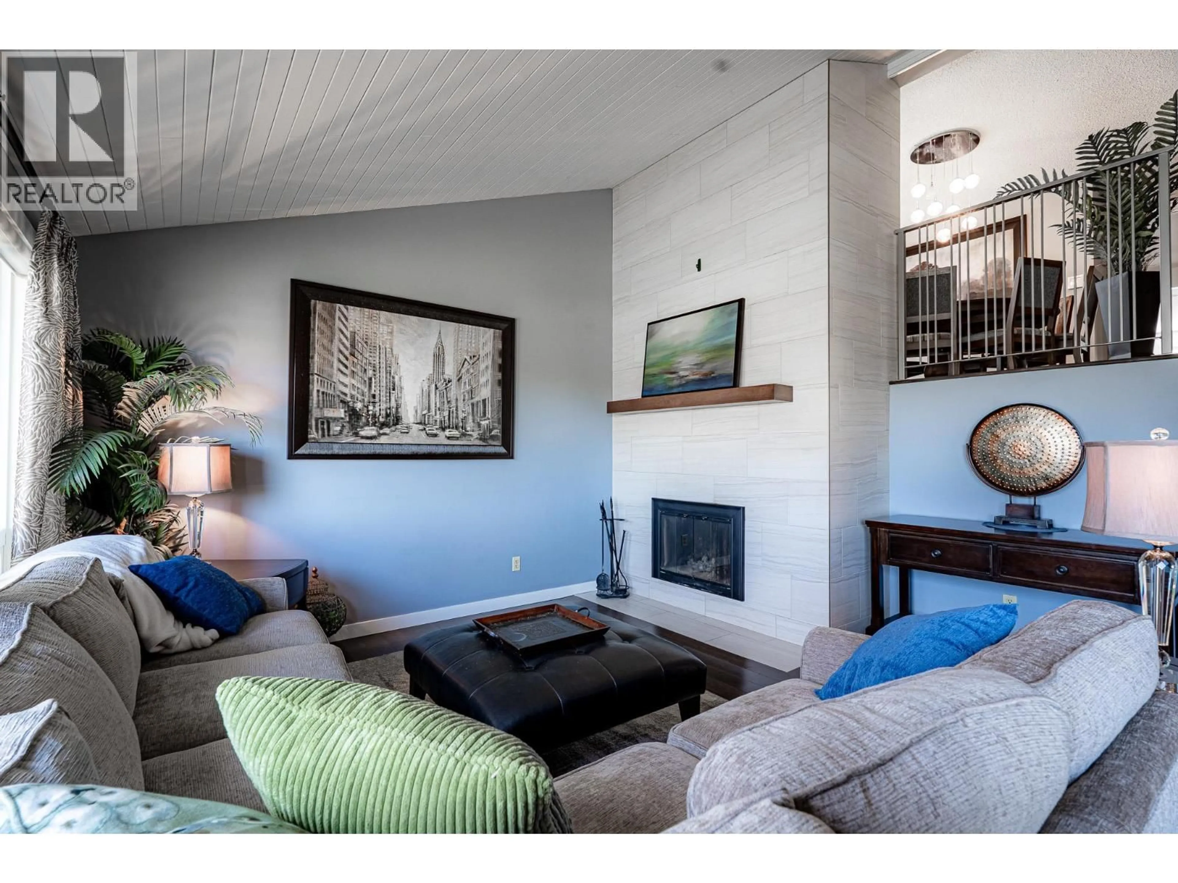 Living room with furniture, unknown for 913 HUNTLEIGH CRESCENT, Kamloops British Columbia V1S1G7