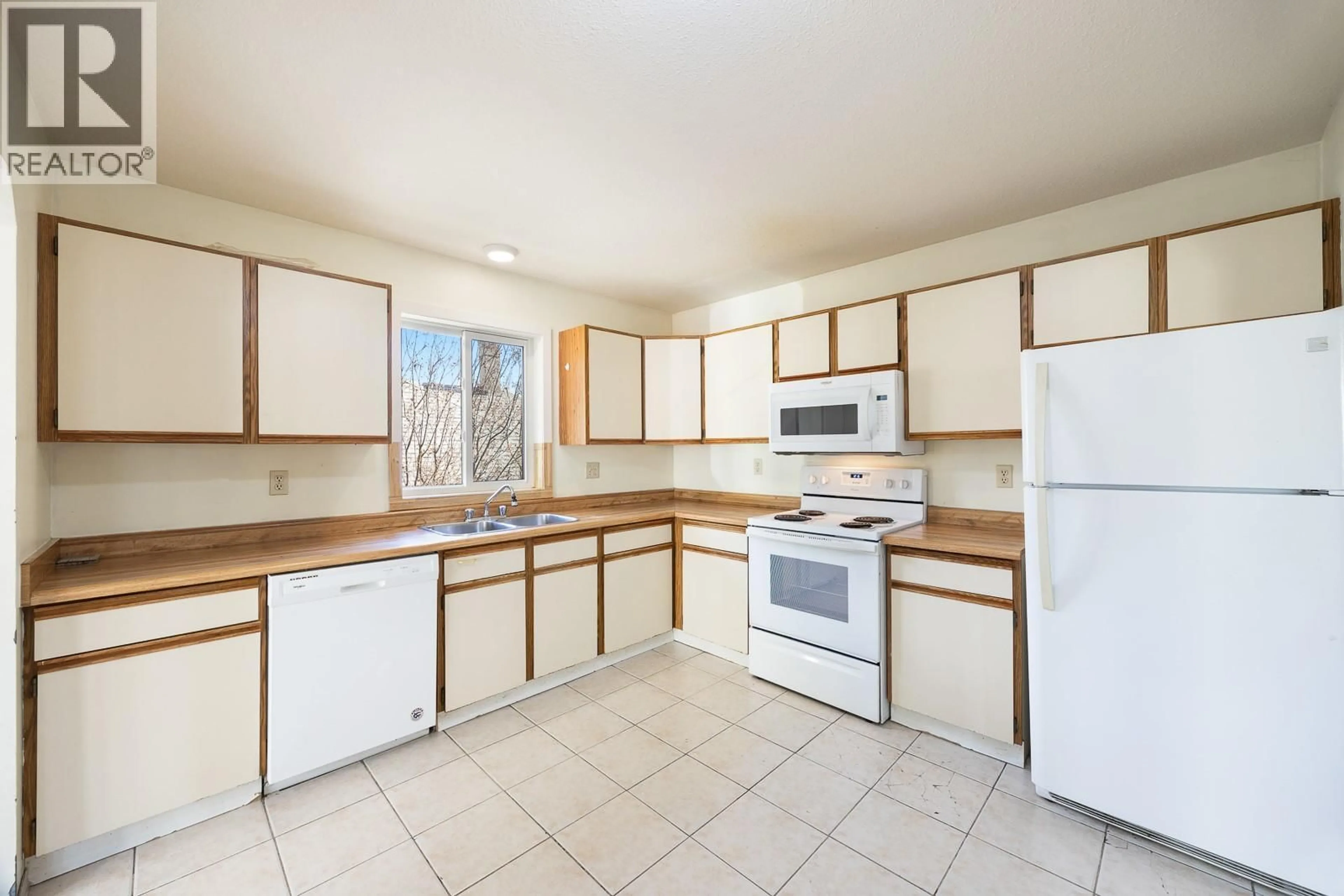 Standard kitchen, unknown for 723 STOCKWELL AVENUE, Kelowna British Columbia V1Y6W1