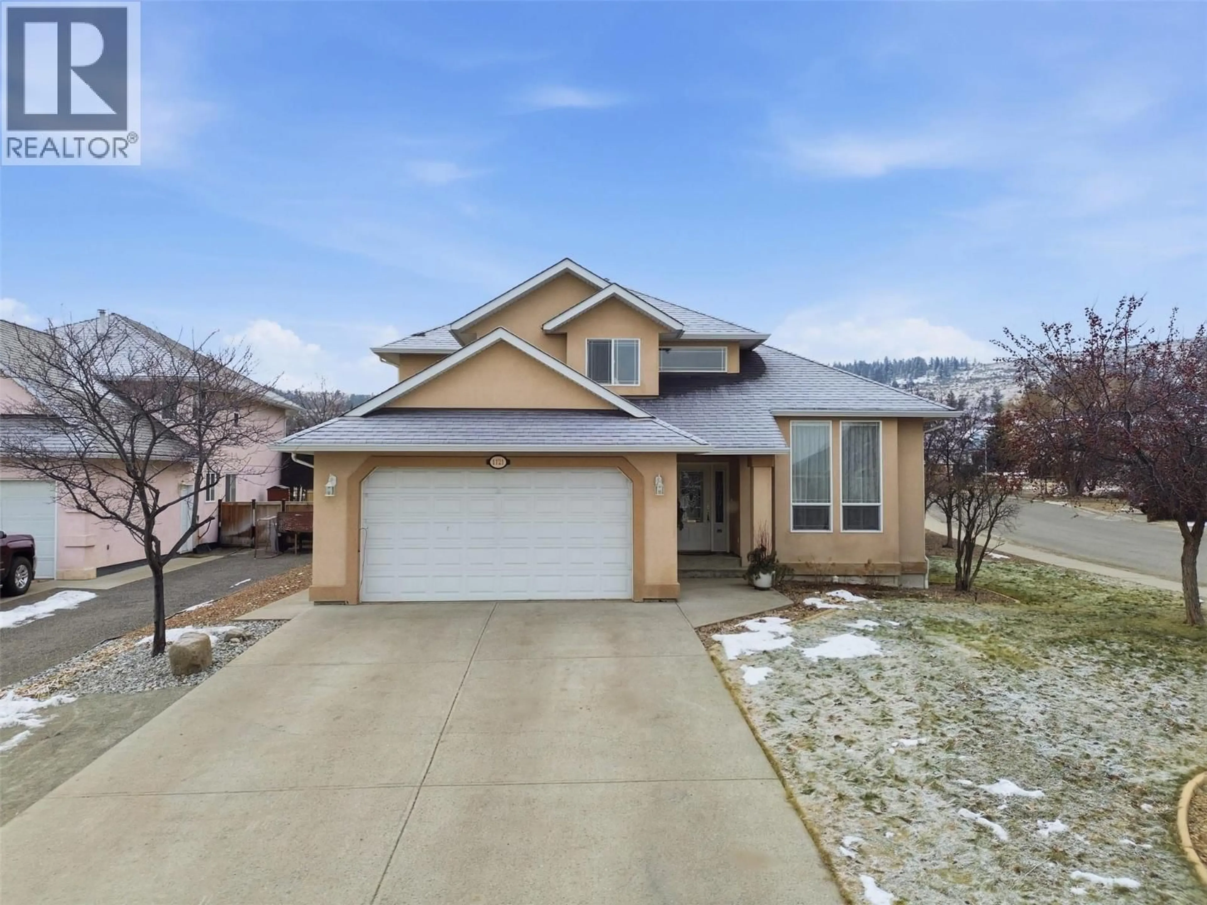 A pic from outside/outdoor area/front of a property/back of a property/a pic from drone, street for 1121 BURGESS WAY, Kamloops British Columbia V1S1S9