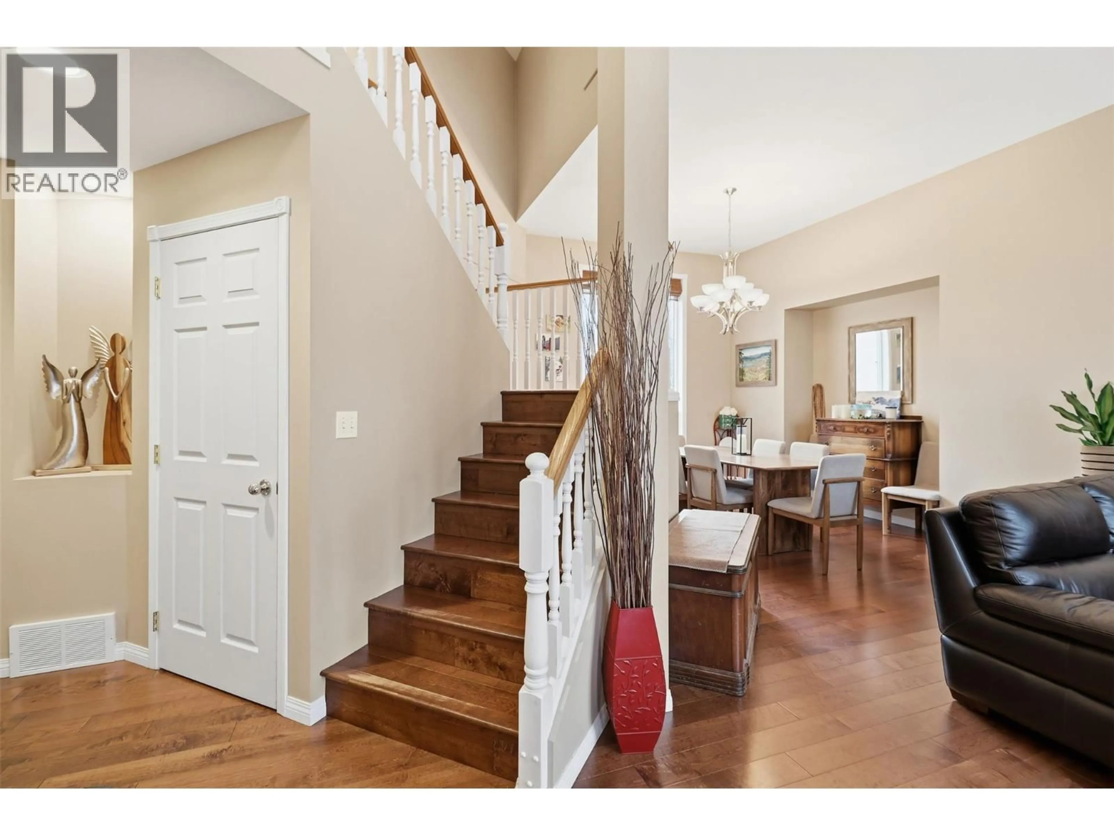 Indoor entryway for 1121 BURGESS WAY, Kamloops British Columbia V1S1S9