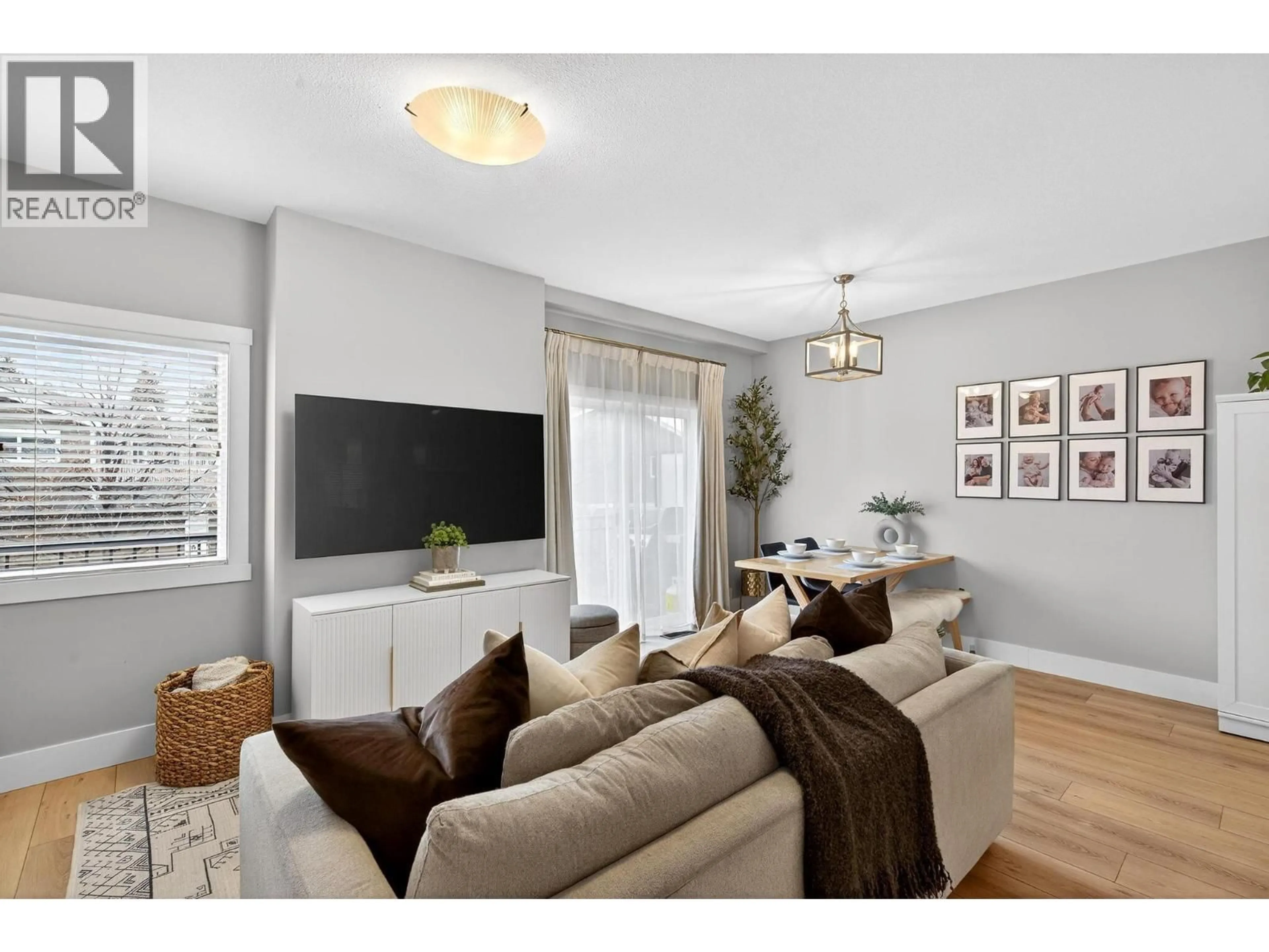 Living room with furniture, wood/laminate floor for 71 - 600 BOYNTON PLACE, Kelowna British Columbia V1V3B8